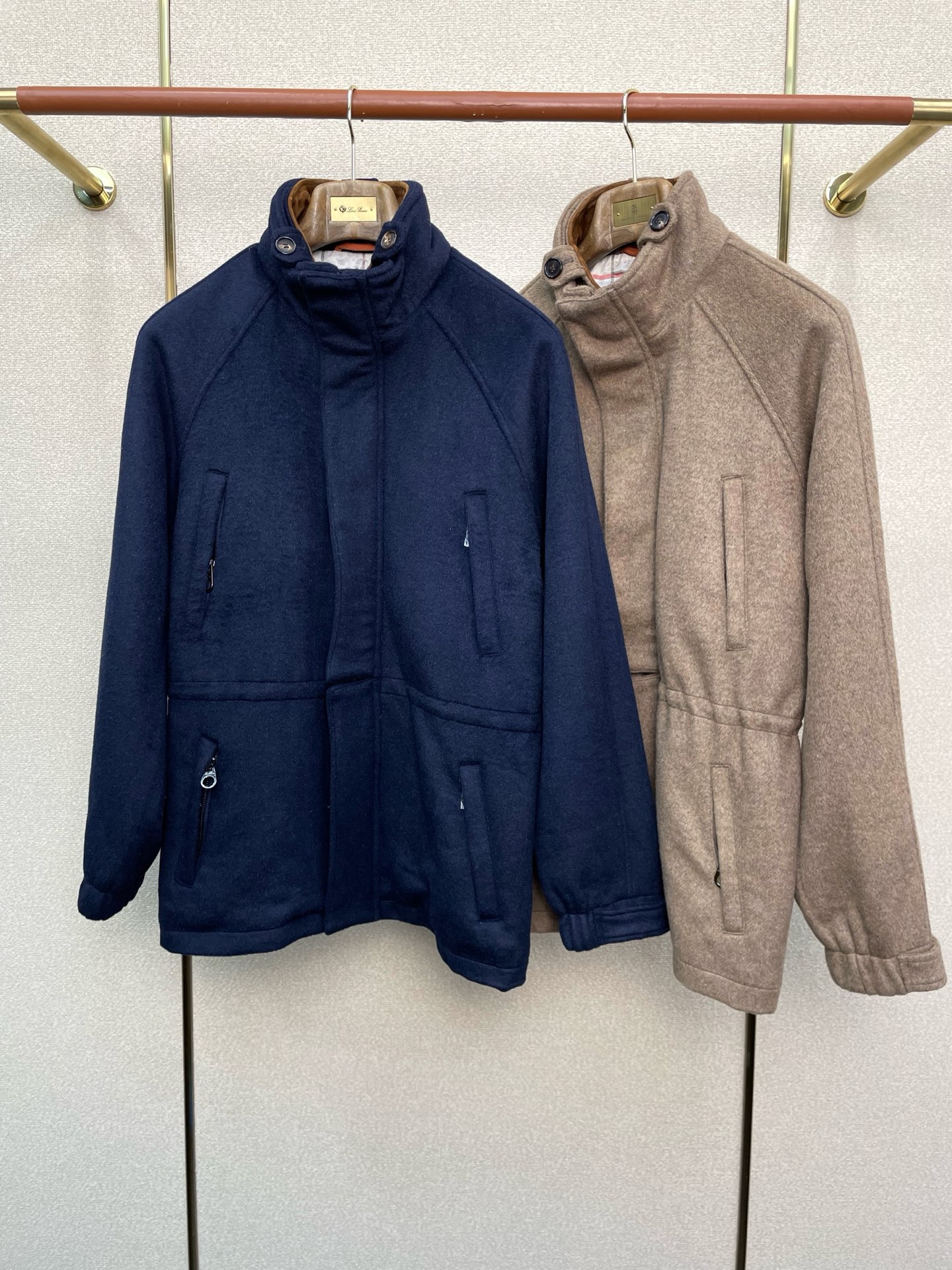 NO:656808,.LP-Loro Piana is a new style that everyone will buy!  New original men's casual cashmere jacket, high-end customization, high-end version, fashionable and versatile, popular imported fabrics, super soft and delicate to the touch, skin-friendly and comfortable to wear, high-end boutique, the upper body is exquisitely made by the factory, a must-have item for men, complete with three standards, code number 48-56,,loro piana,loro piana,jackets & coats,alexander wang19860909.LP-Loro Piana诺悠翩雅砸锅卖铁都要上的新款！新款原单男士休闲羊绒外套 高端定制 高端版本 时尚百搭爆款进口面料 手感超柔软细腻 穿着亲肤舒适 高端精品 代工厂精细做上身非常赞 男士必备单品 三标齐全 码数48-56,,loro piana,loro piana,jackets & coats,alexander wang,Men's clothing