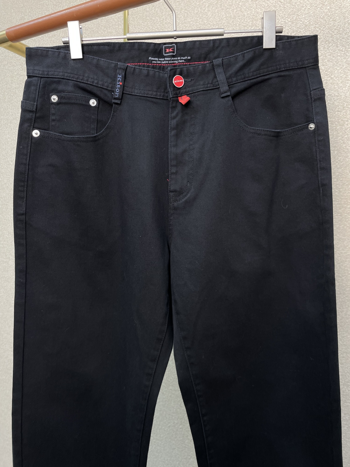 。KITON💥砸锅卖铁都要上的新款！新款 休闲裤 高端版本！专柜定制面料 透气舒适度高，细节无可挑剔，品