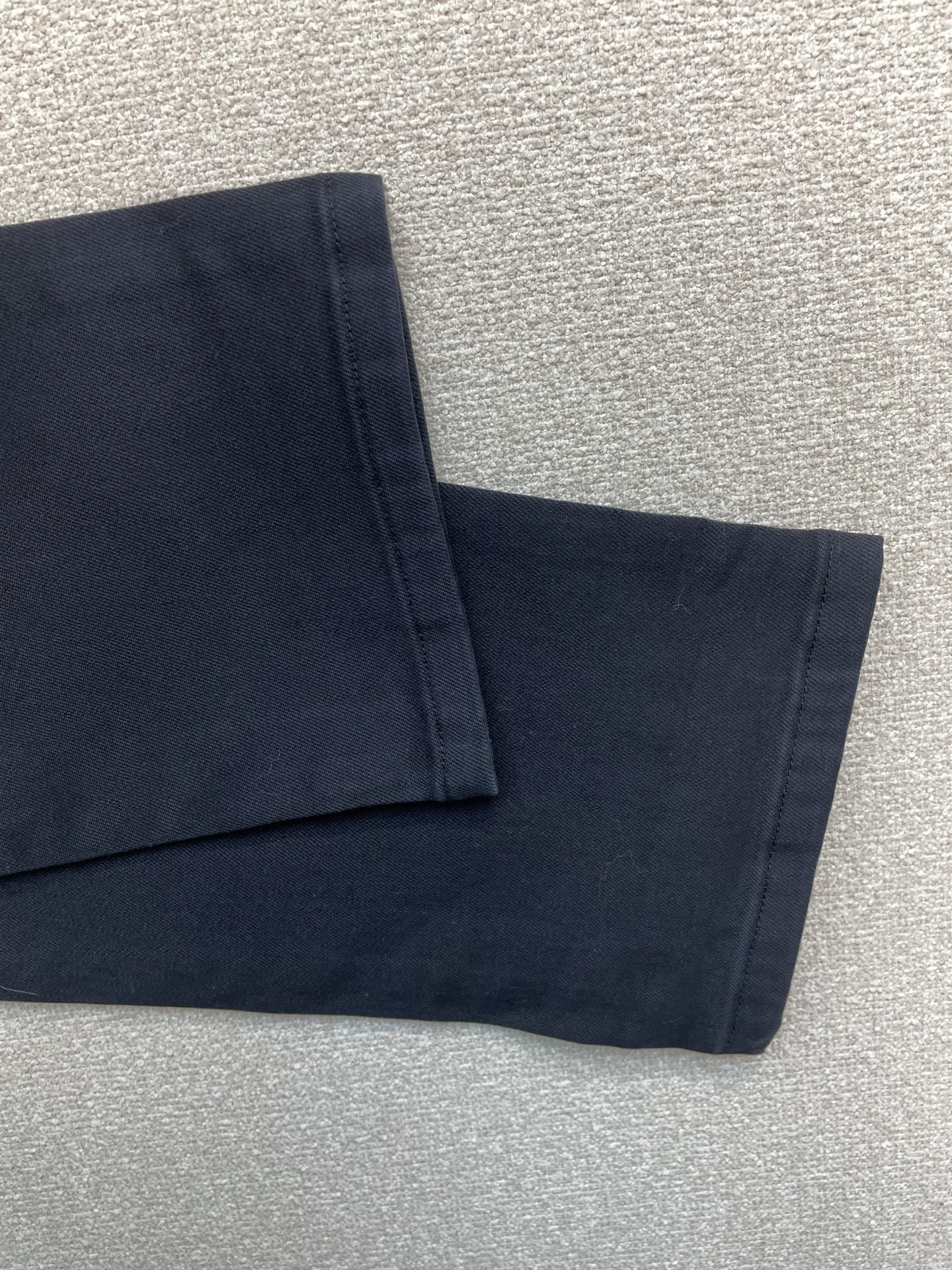 。KITON💥砸锅卖铁都要上的新款！新款 休闲裤 高端版本！专柜定制面料 透气舒适度高，细节无可挑剔，品