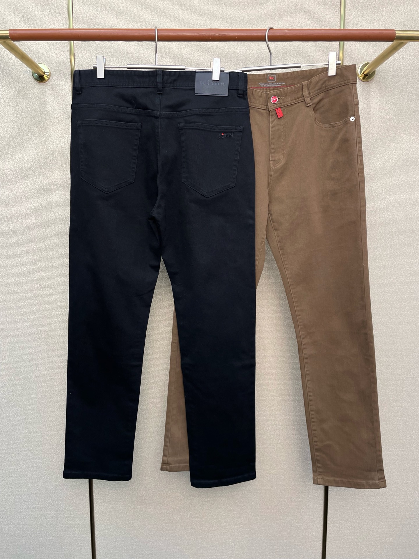 。KITON💥砸锅卖铁都要上的新款！新款 休闲裤 高端版本！专柜定制面料 透气舒适度高，细节无可挑剔，品