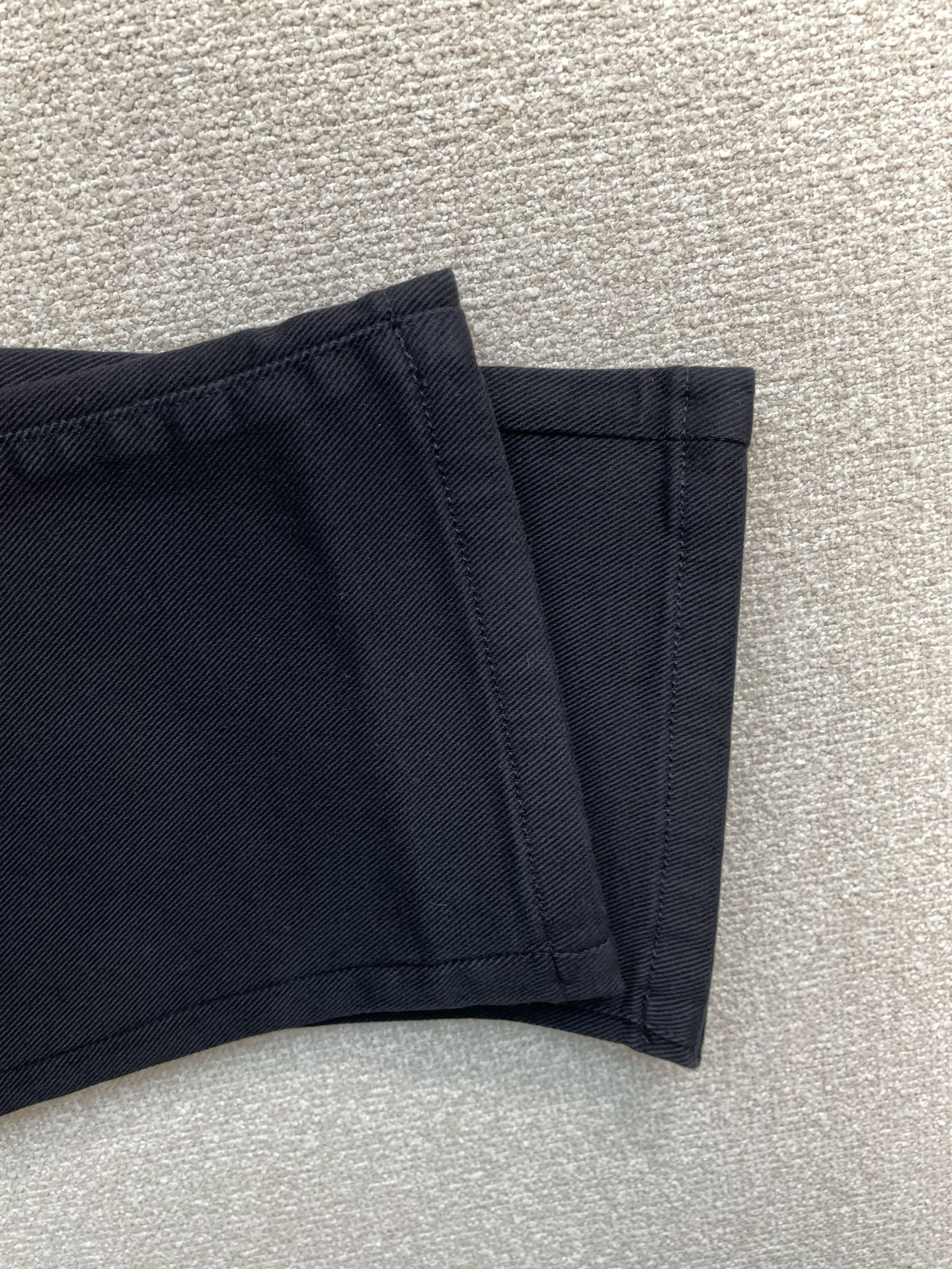 。Burberry巴宝莉💥砸锅卖铁都要上的新款！新款 休闲裤 高端版本！专柜定制面料 透气舒适度高，细节