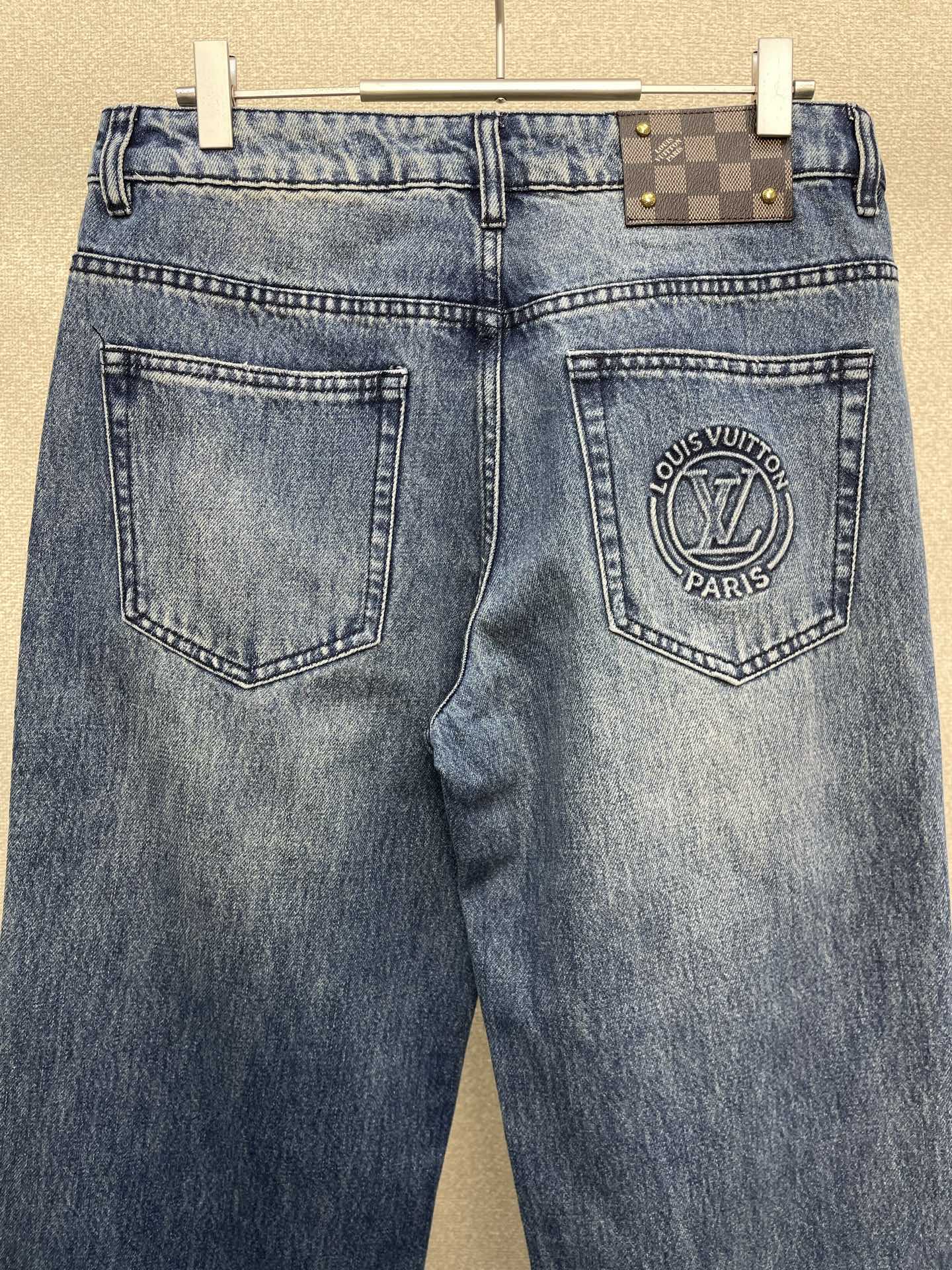 。Louis Vuitton路易威登💥砸锅卖铁都要上的新款！新款 牛仔裤👖高端版本！专柜定制面料 透气舒