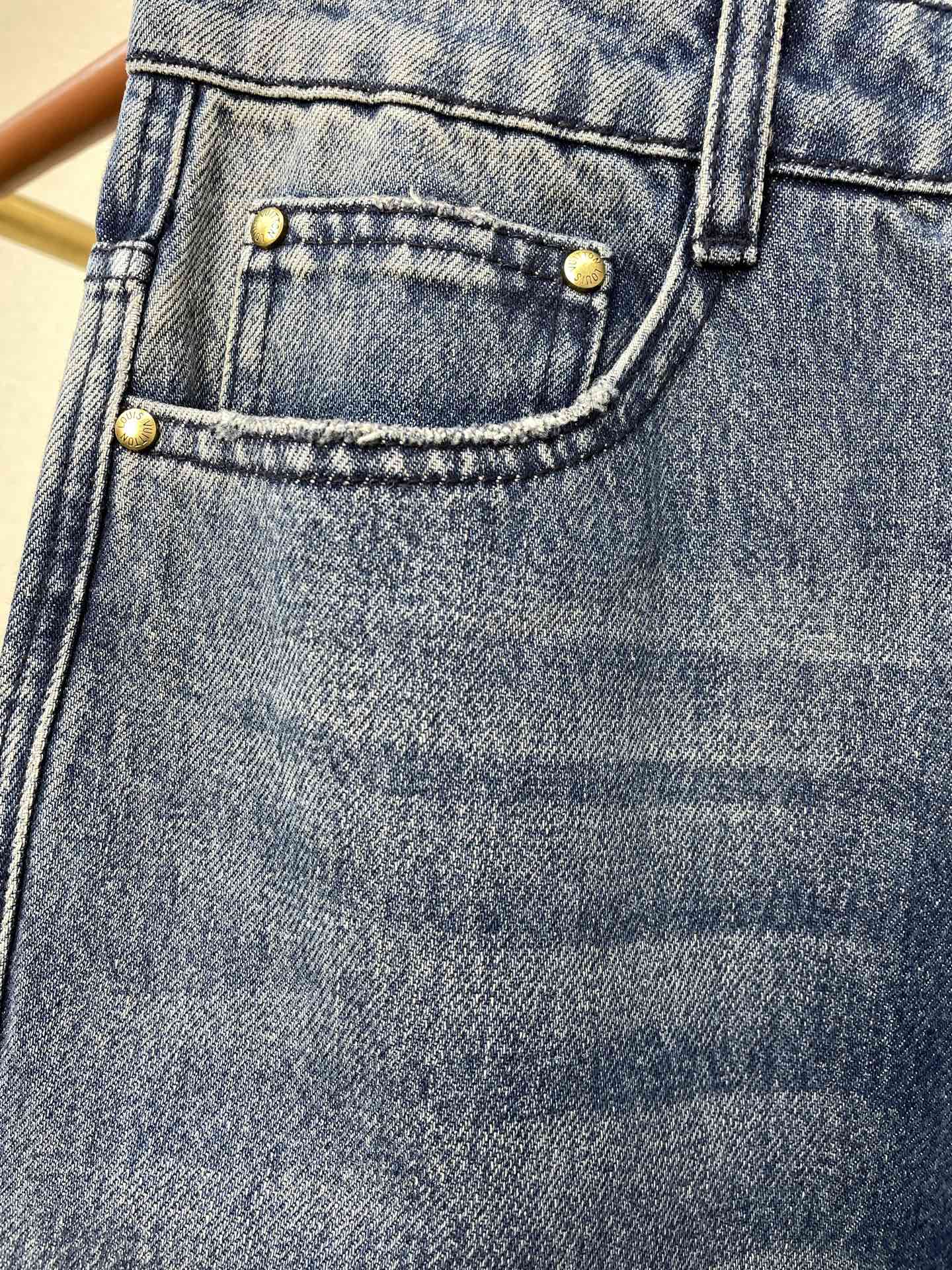 。Louis Vuitton路易威登💥砸锅卖铁都要上的新款！新款 牛仔裤👖高端版本！专柜定制面料 透气舒