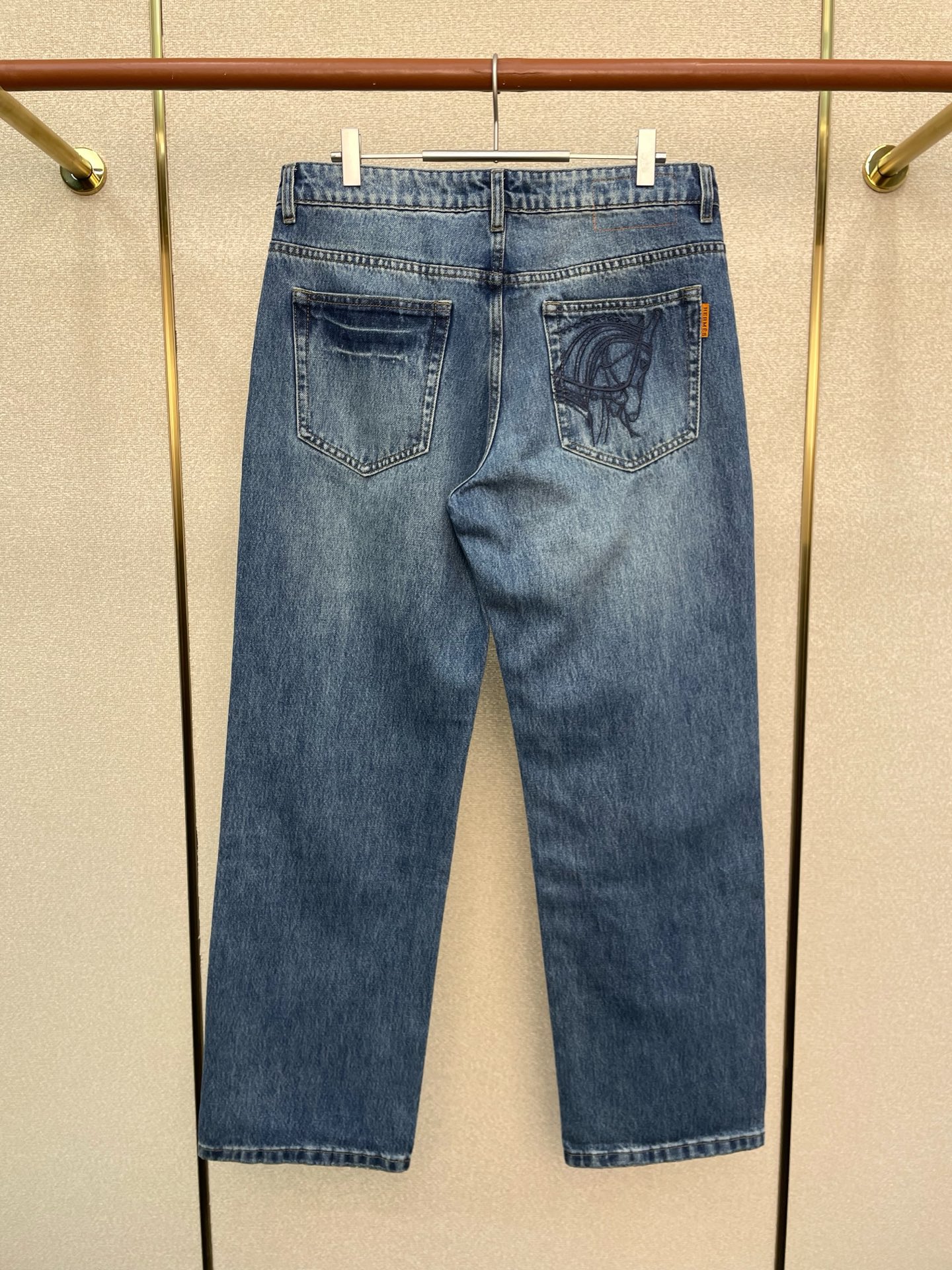 。Hermès爱马仕💥砸锅卖铁都要上的新款！新款休闲牛仔裤👖高端版本 专柜定制面料 透气舒适度高，细节无