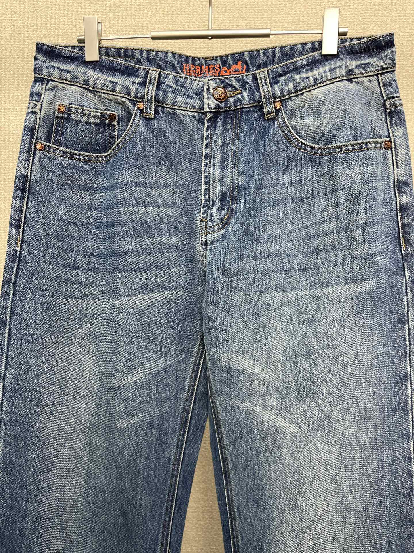 。Hermès爱马仕💥砸锅卖铁都要上的新款！新款休闲牛仔裤👖高端版本 专柜定制面料 透气舒适度高，细节无