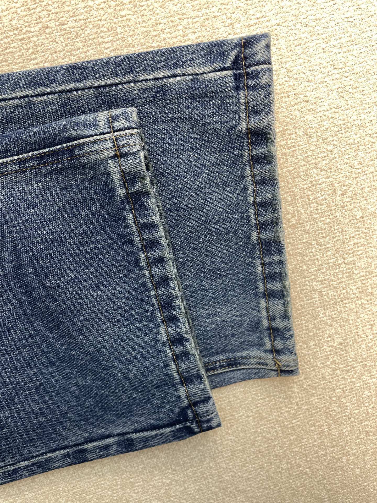 。Hermès爱马仕💥砸锅卖铁都要上的新款！新款休闲牛仔裤👖高端版本 专柜定制面料 透气舒适度高，细节无