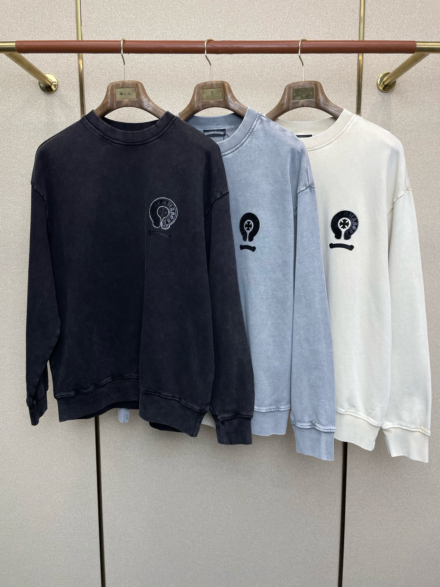 NO:649372,.Chrome Hearts exclusively provides new original men's casual sweatshirts, high-end customization, high version, fashionable and versatile original imported fabrics, collar and hem logo pattern design, super soft and delicate feel, skin-friendly and comfortable to wear, high-end boutique, factory finely made upper body is very good, men's essential items, three standards complete, sizes S-XL,,chrome hearts,chrome hearts,hoodie,sweatshirts,alexander wang19860909.Chrome hearts克罗心独家专供新款原单男士休闲卫衣 高端定制 高版本 时尚百搭爆款原版进口面料 领口衣摆 logo图案设计 手感超柔软细腻 穿着亲肤舒适 高端精品 代工厂精细做上身非常赞 男士必备单品 三标齐全 尺码S-XL,,chrome hearts,chrome hearts,hoodie,sweatshirts,alexander wang,Men's clothing