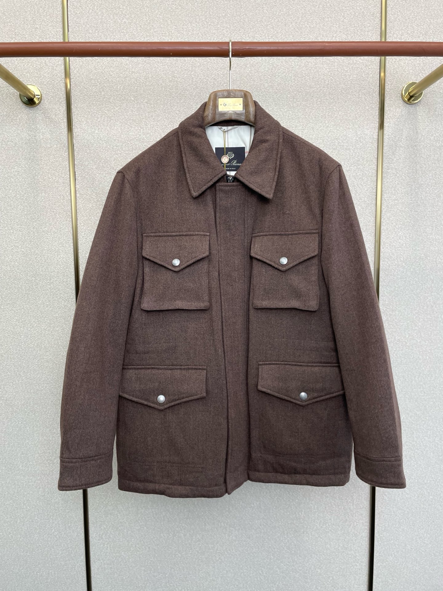 NO:649426,.Down jacket - LP-Loro Piana exclusively provides the latest fashionable down jackets. Warm and comfortable, classic design and stunning appearance. The quality is impeccable and quality control allows you to buy it directly. It is a high-end product that cannot be faulted! You can feel its powerful aura through the detailed pictures. It has a remarkable effect of gathering heat and keeping warm, so you don’t have to worry about getting a little chilly! Both fashionable and functional, the whole style looks more luxurious! Size M-3XL,,loro piana,loro piana,jackets & coats,down jacket,alexander wang19860909.羽绒服-LP-Loro Piana诺悠翩雅独家专供最新时尚羽绒服外套 保暖舒适 经典设计感与颜值爆棚的外套,品质更是无法挑剔品控可以直接入手,不容过错的高端臻品！通过细节图片便可感受到它强悍的气场,聚温保暖效果显著,完全不用担心会有一点寒意！时尚与功能性兼备,整款显得更加的奢华大气！ 尺码M-3XL,,loro piana,loro piana,jackets & coats,down jacket,alexander wang,Men's clothing