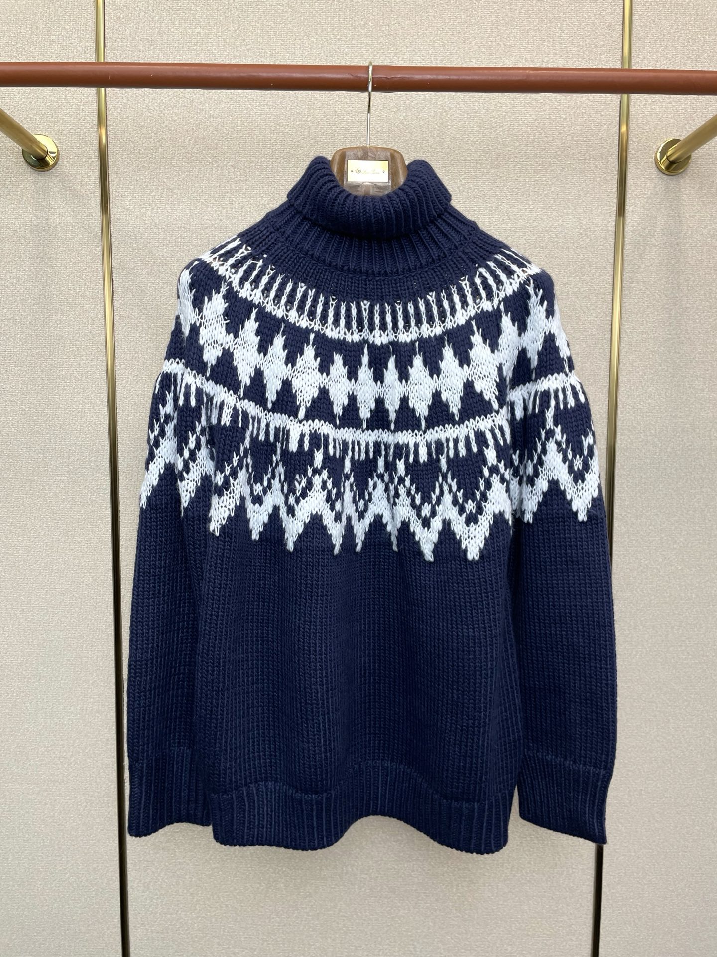 NO:649404,.Dior Dior exclusively provides new original men's casual turtleneck sweaters. High-end customization. High-end version. Fashionable and versatile imported fabrics. Super soft and delicate feel. Skin-friendly and comfortable to wear. High-end boutique. The upper body is exquisitely made by the factory. A must-have item for men. Three complete standards. Size S-XL, dior, dior, sweaters, alexander wang19860909.Dior迪奥独家专供新款原单男士休闲高领毛衣 高端定制 高端版本 时尚百搭爆款进口面料 手感超柔软细腻 穿着亲肤舒适 高端精品 代工厂精细做上身非常赞 男士必备单品 三标齐全 码数S-XL,,dior,dior,sweaters,alexander wang,Men's clothing