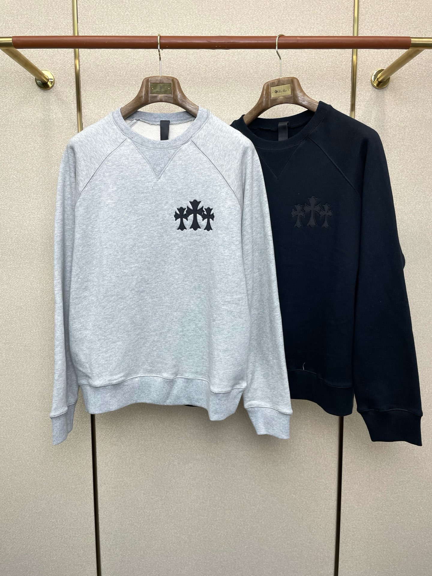 NO:649380,.Chrome Hearts Exclusively provides new original men's casual pullover sweatshirts. High-end customization. High-end version. Fashionable and versatile imported fabrics. Super soft and delicate feel. Skin-friendly and comfortable to wear. High-end boutique. The upper body is finely made by the factory. It is a must-have item for men. Three labels are complete. Size S-XL,,chrome hearts,chrome hearts,hoodie,sweatshirts,alexander wang19860909.Chrome hearts克罗心独家专供新款原单男士休闲套头卫衣 高端定制 高端版本 时尚百搭爆款进口面料 手感超柔软细腻 穿着亲肤舒适 高端精品 代工厂精细做上身非常赞 男士必备单品 三标齐全 码数S-XL,,chrome hearts,chrome hearts,hoodie,sweatshirts,alexander wang,Men's clothing
