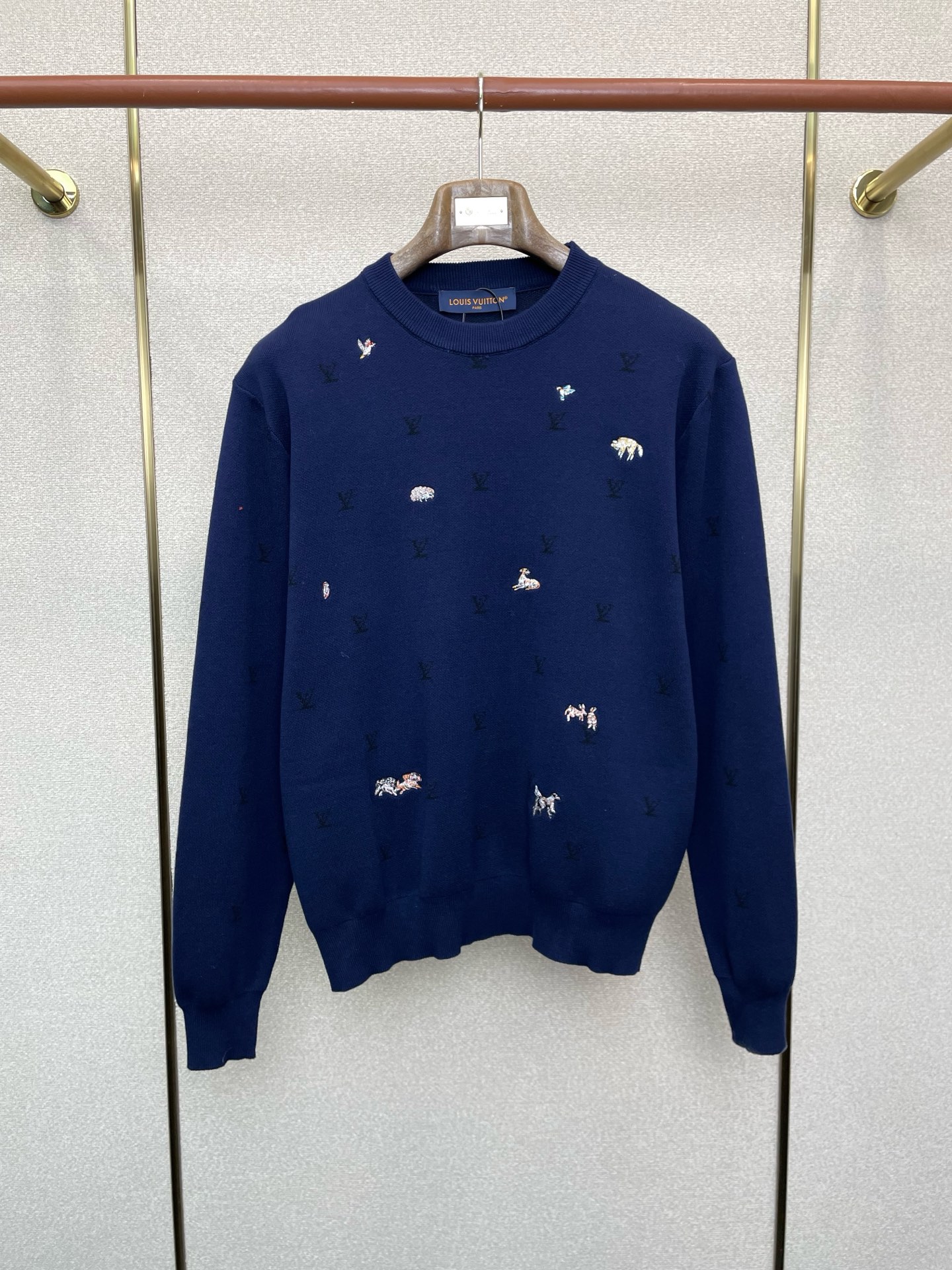 NO:649391,.Louis Vuitton Louis Vuitton exclusive new original men's casual knitted sweater, jacquard embroidery pattern, high-end customization, high-end version, fashionable and versatile, imported fabrics, super soft and delicate to the touch, skin-friendly and comfortable to wear, high-end boutique, the upper body is exquisitely made by the factory, a must-have item for men, complete with three labels, size S-XL,,louis vuitton,louis vuitton,sweaters,alexander wang19860909.Louis Vuitton路易威登独家专供新款原单男士休闲针织毛衣 提花刺绣图案 高端定制 高端版本 时尚百搭爆款进口面料 手感超柔软细腻 穿着亲肤舒适 高端精品 代工厂精细做上身非常赞 男士必备单品 三标齐全 码数S-XL,,louis vuitton,louis vuitton,sweaters,alexander wang,Men's clothing