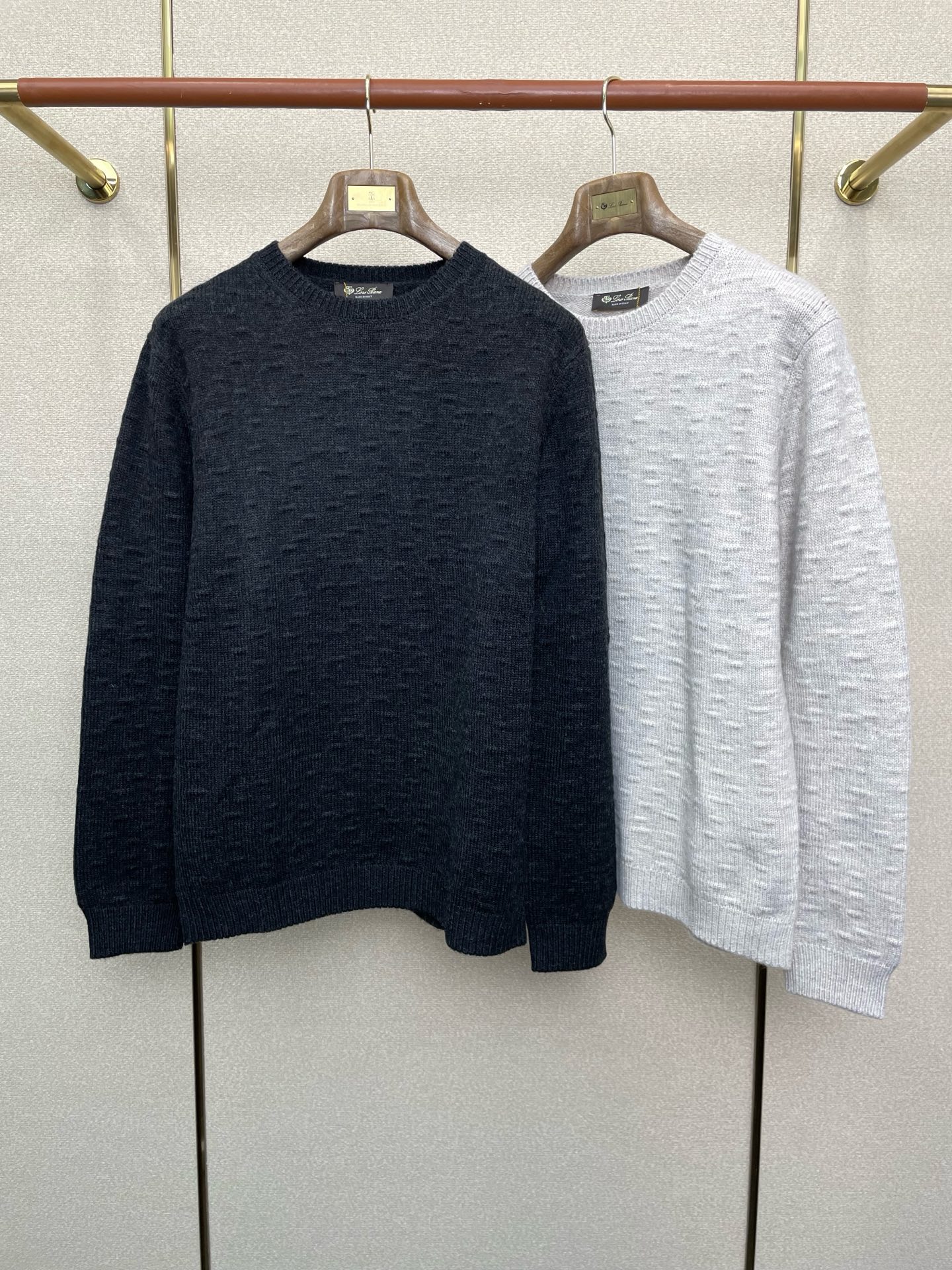 NO:652089,.LP-Loro Piana exclusive for autumn and winter new original men's casual sweaters, high-end customization, high version, fashionable and versatile, original imported fabrics, logo pattern design, super soft and delicate feel, skin-friendly and comfortable to wear, high-end boutique, exquisite upper body made by the factory, very good, men's essential items, three standards complete, size M-3XL,,loro piana,loro piana,sweaters,alexander wang19860909.LP-Loro Piana诺悠翩雅独家专供秋冬新款原单男士休闲毛衣 高端定制 高版本 时尚百搭爆款原版进口面料 logo图案设计 手感超柔软细腻 穿着亲肤舒适 高端精品 代工厂精细做上身非常赞 男士必备单品 三标齐全 尺码M-3XL,,loro piana,loro piana,sweaters,alexander wang,Men's clothing