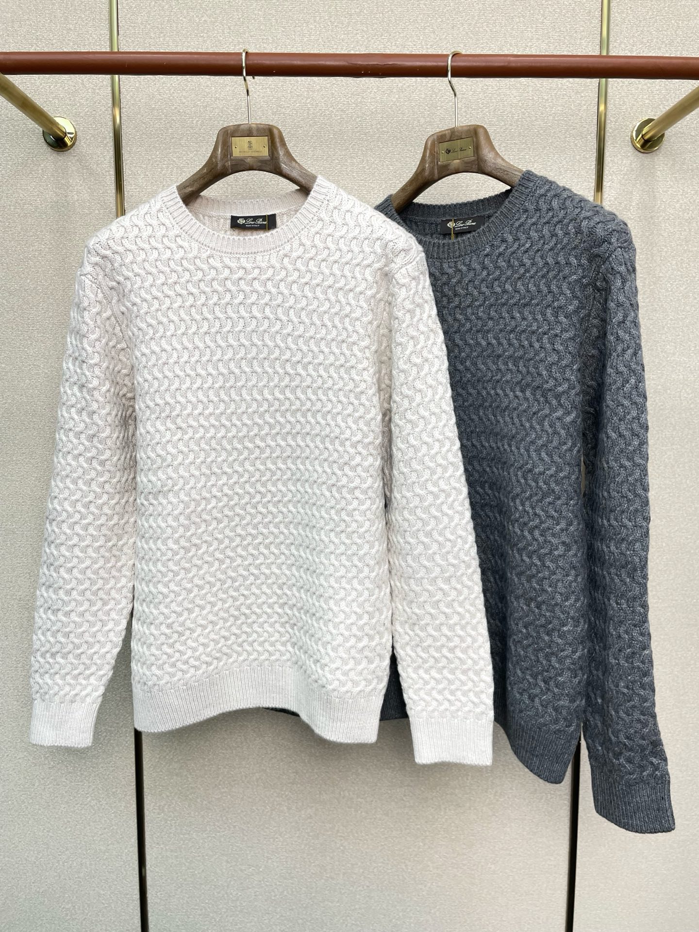 NO:652113,.LP-Loro Piana exclusive for autumn and winter new original men's casual sweaters, high-end customization, high version, fashionable and versatile, original imported fabrics, logo pattern design, super soft and delicate feel, skin-friendly and comfortable to wear, high-end boutique, exquisite upper body made by the factory, very good, men's essential items, three standards complete, size M-3XL,,loro piana,loro piana,sweaters,alexander wang19860909.LP-Loro Piana诺悠翩雅独家专供秋冬新款原单男士休闲毛衣 高端定制 高版本 时尚百搭爆款原版进口面料 logo图案设计 手感超柔软细腻 穿着亲肤舒适 高端精品 代工厂精细做上身非常赞 男士必备单品 三标齐全 尺码M-3XL,,loro piana,loro piana,sweaters,alexander wang,Men's clothing