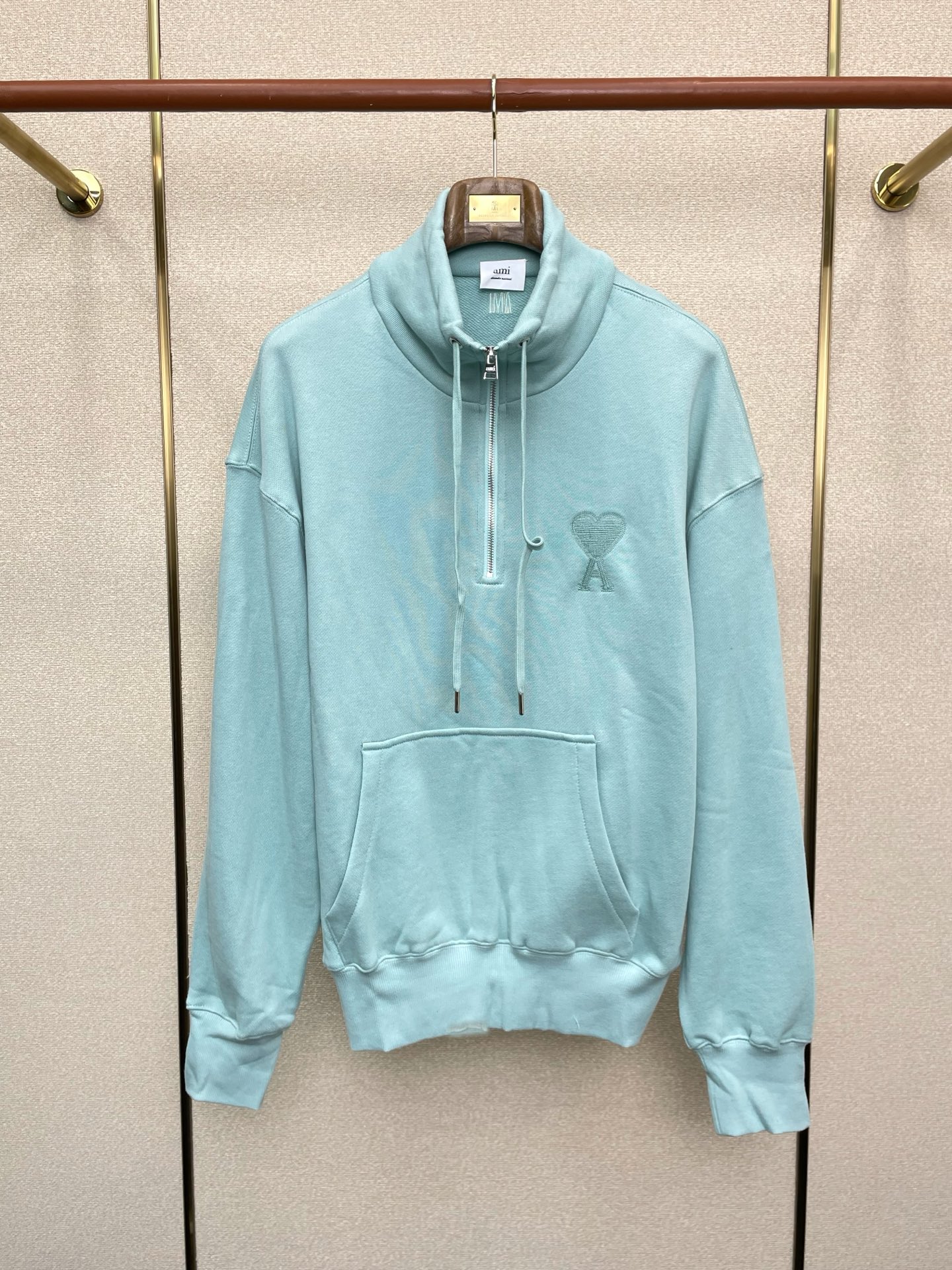 NO:652041,.AMI exclusively provides the latest fashionable stand-up collar half-zip sweatshirts, jackets with classic designs and great looks. The quality is impeccable and quality control allows you to buy it directly. It is a high-end product that cannot be faulted! You can feel its powerful aura through the detailed pictures. It has a remarkable effect of gathering heat and keeping warm, so you don’t have to worry about getting a little chilly! Both fashionable and functional, the whole style looks more luxurious! Size M-3XL,,amiri,hoodie,sweatshirts,jackets & coats,alexander wang19860909.AMI艾米独家专供最新时尚立领半拉链卫衣 经典设计与颜值爆棚的外套 品质更是无法挑剔品控可以直接入手,不容过错的高端臻品！通过细节图片便可感受到它强悍的气场,聚温保暖效果显著,完全不用担心会有一点寒意！时尚与功能性兼备,整款显得更加的奢华大气！ 尺码M-3XL,,amiri,hoodie,sweatshirts,jackets & coats,alexander wang,Men's clothing