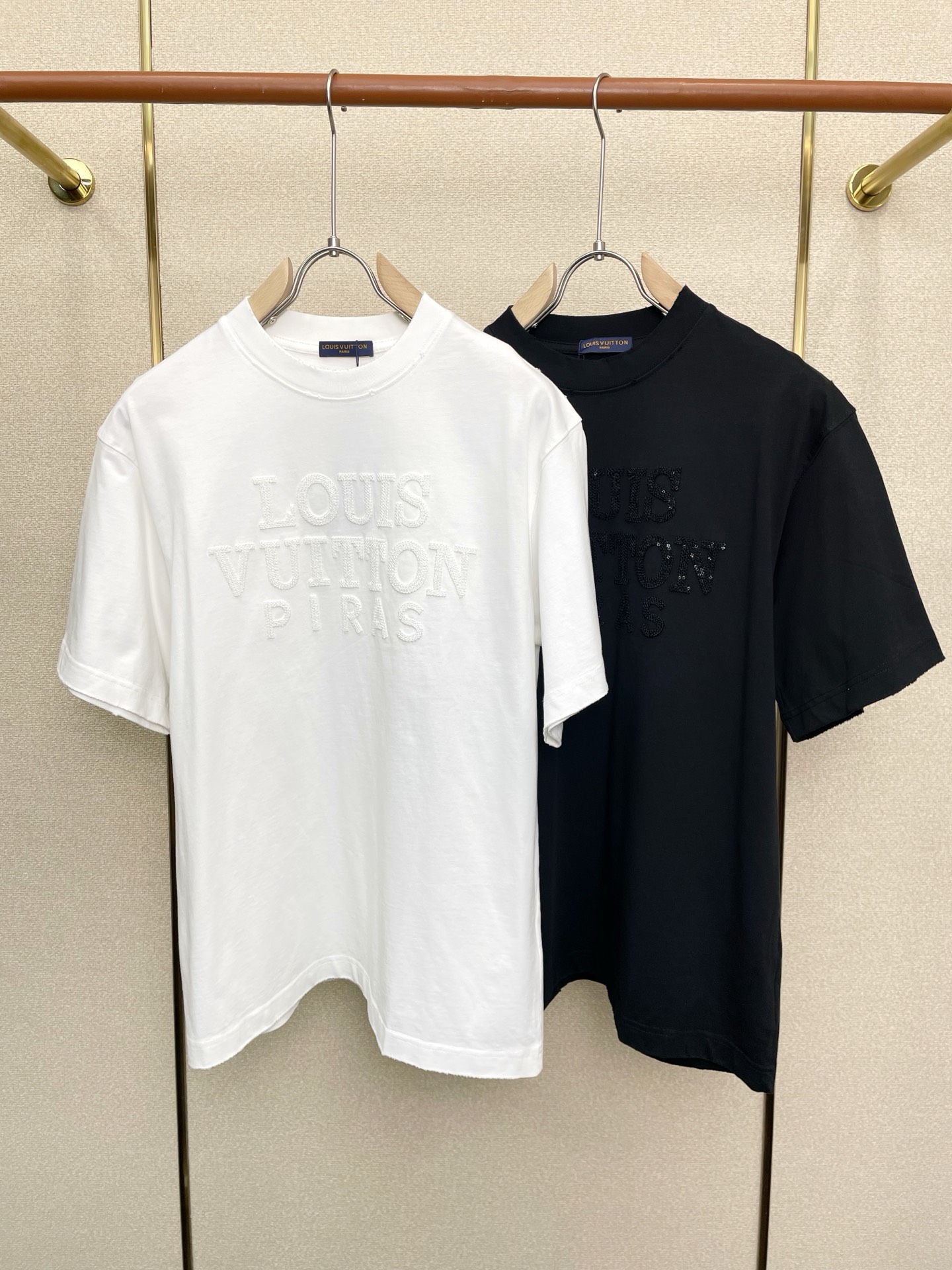 NO:652090,.Louis Vuitton Louis Vuitton exclusively supplies new original men's casual spring and summer short sleeves. High-end customization. High-end version. Fashionable and versatile imported fabrics. Super soft and delicate feel. Skin-friendly and comfortable to wear. High-end boutique. The upper body is exquisitely made by the factory. A must-have item for men. Complete with three standards. Size 48-54, louis vuitton, louis vuitton, T-shirt, alexander wang19860909.Louis Vuitton路易威登独家专供新款原单男士休闲春夏短袖 高端定制 高端版本 时尚百搭爆款进口面料 手感超柔软细腻 穿着亲肤舒适 高端精品 代工厂精细做上身非常赞 男士必备单品 三标齐全 码数48-54,,louis vuitton,louis vuitton,T-shirt,alexander wang,Men's clothing