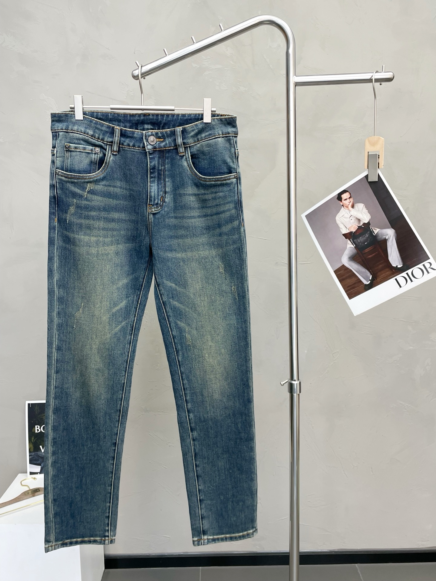 NO:651954,.Gucci Gucci exclusively offers high-end versions of new casual jeans!  Custom-made fabrics at the counter are highly breathable and comfortable, with impeccable details and brand element design concepts, reflecting high quality. It feels delicate and soft!  It presents a casual cut and the upper body shape is awesome!  Code number 29-36,,gucci,gucci,jeans,alexander wang19860909.Gucci古驰独家专供新款休闲牛仔裤高端版本！专柜定制面料 透气舒适度高,细节无可挑剔,品牌元素设计理念,体现高品质.手感细腻柔软！呈现休闲裁剪,上身版型超赞！ 码数29-36,,gucci,gucci,jeans,alexander wang,Men's clothing