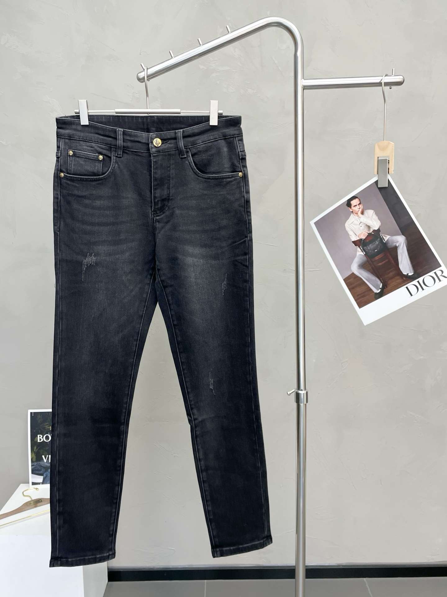 NO:651911,.Burberry exclusively offers high-end versions of new casual jeans!  Custom-made fabrics at the counter are highly breathable and comfortable, with impeccable details and brand element design concepts, reflecting high quality. It feels delicate and soft!  It presents a casual cut and the upper body shape is awesome!  Code number 29-38,,burberry,burberry,jeans,alexander wang19860909.Burberry巴宝莉独家专供新款休闲牛仔裤高端版本！专柜定制面料 透气舒适度高,细节无可挑剔,品牌元素设计理念,体现高品质.手感细腻柔软！呈现休闲裁剪,上身版型超赞！ 码数29-38,,burberry,burberry,jeans,alexander wang,Men's clothing