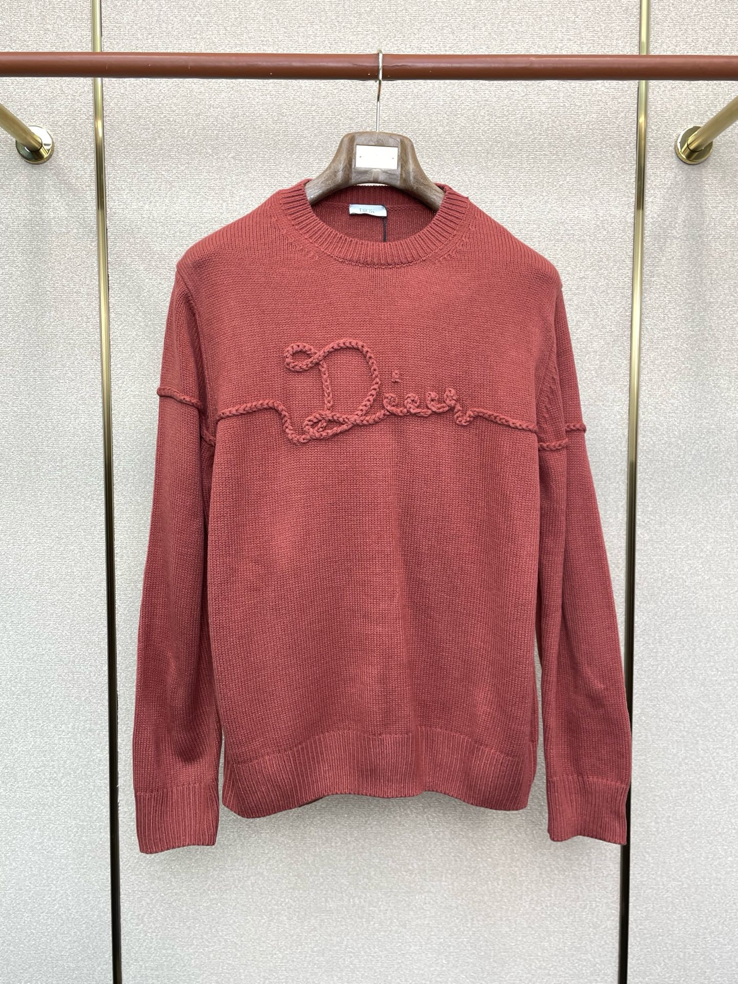 NO:652064,.Dior exclusively offers the latest sweaters with classic designs and eye-catching designs. The quality is impeccable and quality control allows you to buy it directly. It is a high-end product that cannot be faulted! You can feel its powerful aura through the detailed pictures. The imported fabric has a remarkable heat-containing effect, so you don’t have to worry about getting a little chilly! Both fashionable and functional, the whole style looks more luxurious! Size S-XL,,dior,dior,sweaters,alexander wang19860909.Dior迪奥独家专供最新毛衣 经典设计与颜值爆棚的设计 品质更是无法挑剔品控可以直接入手,不容过错的高端臻品！通过细节图片便可感受到它强悍的气场,进口面料 聚温保暖效果显著,完全不用担心会有一点寒意！时尚与功能性兼备,整款显得更加的奢华大气！ 尺码S-XL,,dior,dior,sweaters,alexander wang,Men's clothing