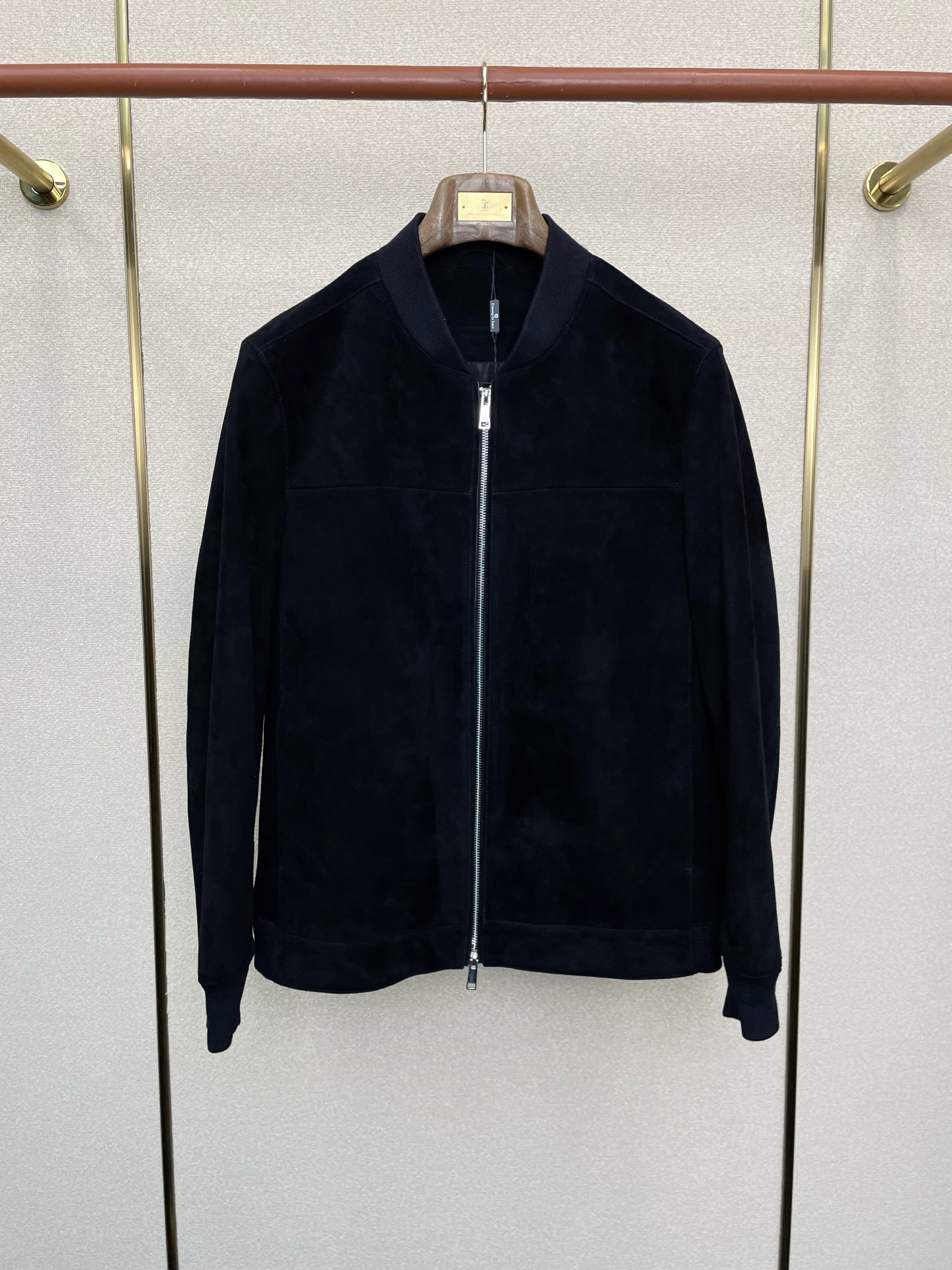 NO:654629,.Leather jackets - ZEGNA exclusively provides the latest leather jackets, suede leather jackets, imported leather and imported fabrics. The quality is impeccable and the quality control can be purchased directly. High-end products that cannot be faulted! You can feel its powerful aura through the detailed pictures. It has a remarkable effect of gathering heat and keeping warm, so you don’t have to worry about getting a little chilly! Both fashionable and functional, the whole style looks more luxurious! Size M-3XL,,zegna,jackets & coats,leather jacket,chamois leather,alexander wang19860909.皮衣-ZEGNA杰尼亚独家专供最新皮衣外套 麂皮皮衣外套 进口皮进口面料 品质更是无法挑剔品控可以直接入手,不容过错的高端臻品！通过细节图片便可感受到它强悍的气场,聚温保暖效果显著,完全不用担心会有一点寒意！时尚与功能性兼备,整款显得更加的奢华大气！ 尺码M-3XL,,zegna,jackets & coats,leather jacket,chamois leather,alexander wang,Men's clothing