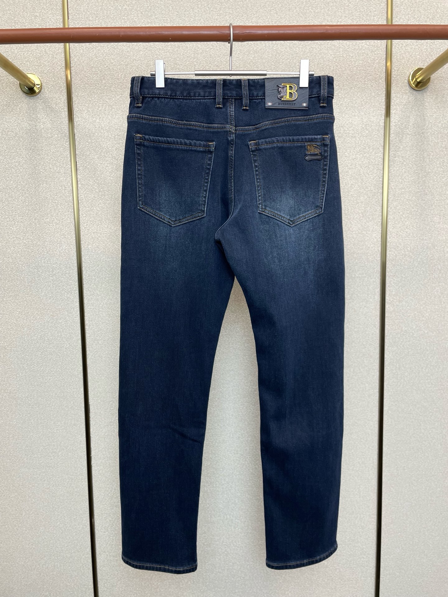 。Burberry巴宝莉💥砸锅卖铁都要上的新款新款休闲牛仔裤👖高端版本 专柜定制面料 内里加绒面料 透气