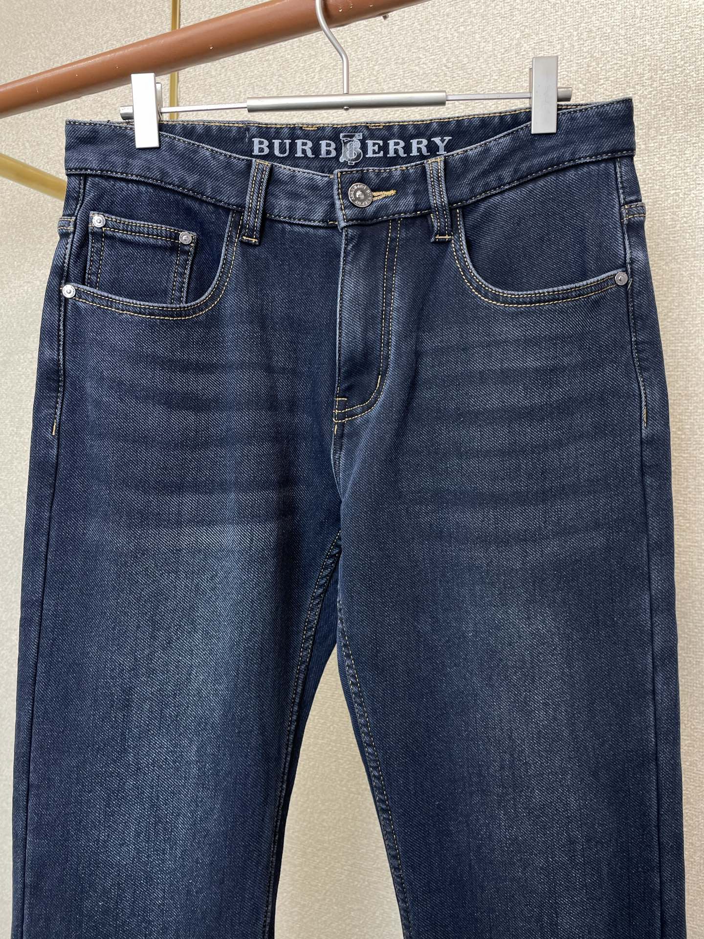 。Burberry巴宝莉💥砸锅卖铁都要上的新款新款休闲牛仔裤👖高端版本 专柜定制面料 内里加绒面料 透气