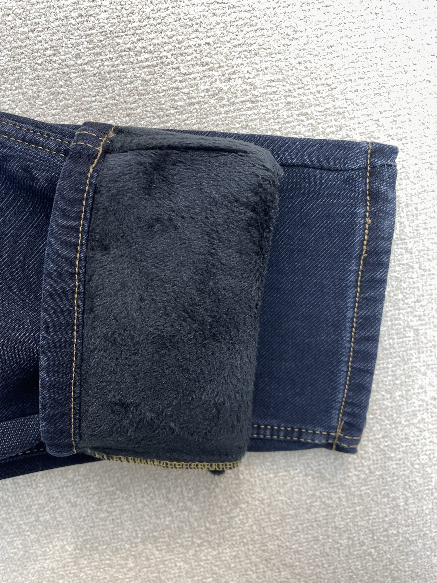 。Prada普拉达💥砸锅卖铁都要上的新款！新款休闲牛仔裤👖高端版本 专柜定制面料 内里加绒面料 透气舒适