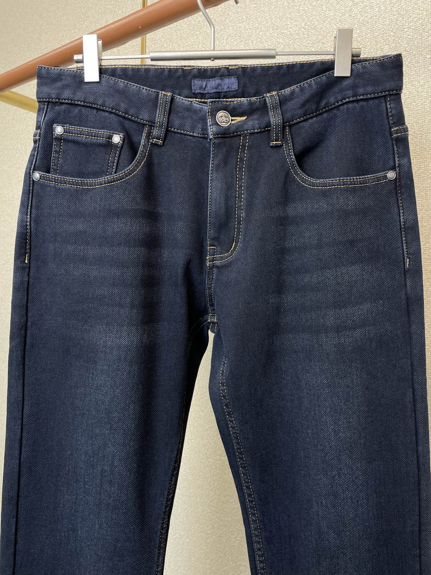 。Prada普拉达💥砸锅卖铁都要上的新款！新款休闲牛仔裤👖高端版本 专柜定制面料 内里加绒面料 透气舒适