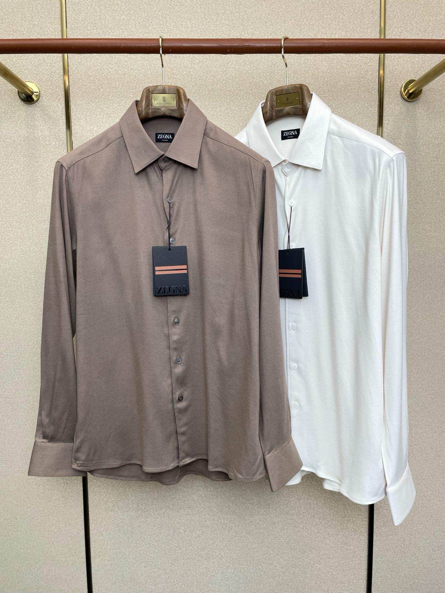 NO:654534,.ZEGNA Zegna exclusively provides new original men's casual shirts, high-end customization, high-end version, fashionable and versatile imported fabrics, super soft and delicate to the touch, skin-friendly and comfortable to wear, high-end boutique, the upper body is exquisitely made by the factory, a must-have item for men, complete with three standards, yardage 38-43,,zegna,shirts,alexander wang19860909.ZEGNA杰尼亚独家专供新款原单男士休闲衬衫 高端定制 高端版本 时尚百搭爆款进口面料 手感超柔软细腻 穿着亲肤舒适 高端精品 代工厂精细做上身非常赞 男士必备单品 三标齐全 码数38-43,,zegna,shirts,alexander wang,Men's clothing