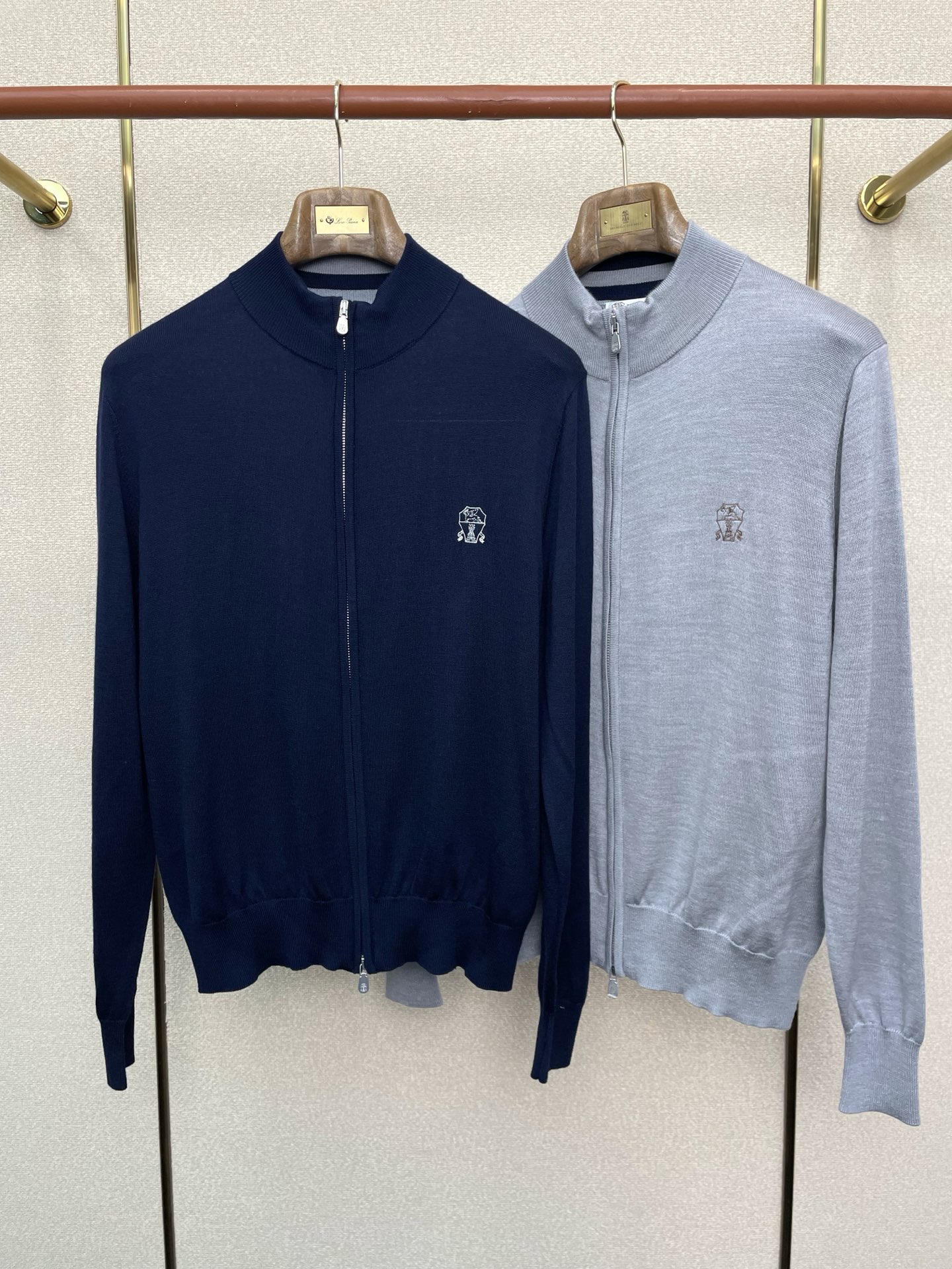 NO:654546,.BC-Brunello Cucinali Brunello Cucinali exclusively provides new original men's casual sweaters. High-end customization. High-end version. Fashionable and versatile imported fabrics. Super soft and delicate feel. Skin-friendly and comfortable to wear. High-end boutique. The upper body is finely made by the factory. It is a must-have item for men. Three labels are complete. Size 48-58, brunello cucinelli, sweaters, alexander wang19860909.BC-Brunello Cucinali布鲁内洛·库奇内利独家专供新款原单男士休闲毛衣 高端定制 高端版本 时尚百搭爆款进口面料 手感超柔软细腻 穿着亲肤舒适 高端精品 代工厂精细做上身非常赞 男士必备单品 三标齐全 码数48-58,,brunello cucinelli,sweaters,alexander wang,Men's clothing