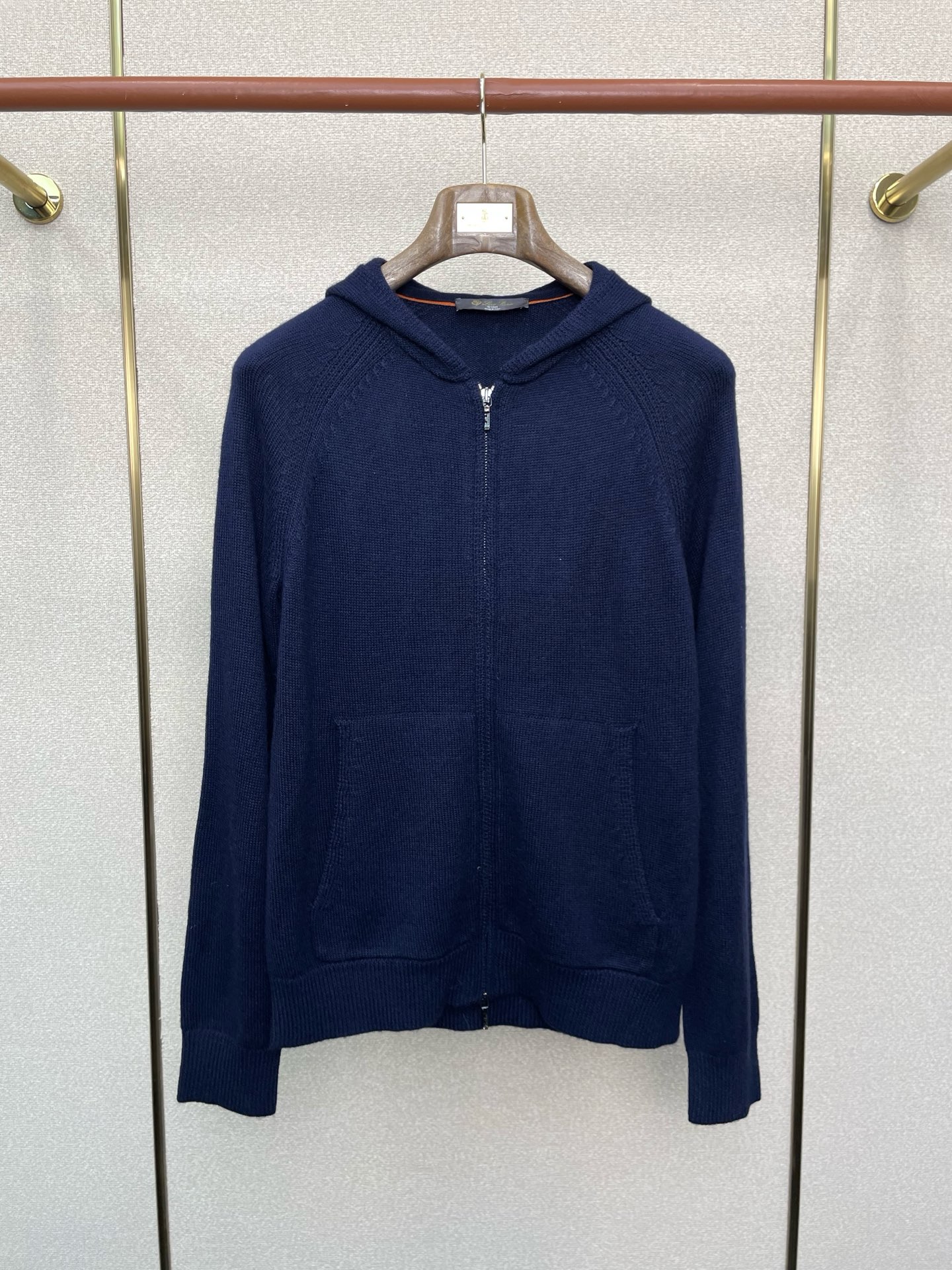 。lP🆕-Loro Piana诺悠翩雅💥砸锅卖铁都要上的新款！新款原单男士休闲毛衣 高端定制 高端版本 