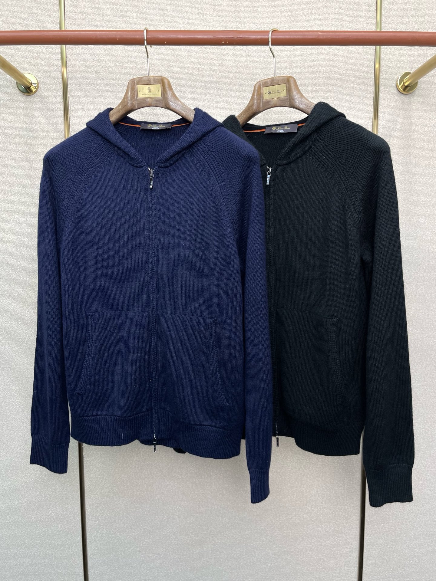 NO:654511,.LP-Loro Piana exclusively supplies new original men's casual sweaters, high-end customization, high-end version, fashionable and versatile imported fabrics, super soft and delicate to the touch, skin-friendly and comfortable to wear, high-end boutique, the upper body is exquisitely made by the factory, a must-have item for men, complete with three standards, code number 48-58,,loro piana,loro piana,sweaters,alexander wang19860909.LP-Loro Piana诺悠翩雅独家专供新款原单男士休闲毛衣 高端定制 高端版本 时尚百搭爆款进口面料 手感超柔软细腻 穿着亲肤舒适 高端精品 代工厂精细做上身非常赞 男士必备单品 三标齐全 码数48-58,,loro piana,loro piana,sweaters,alexander wang,Men's clothing