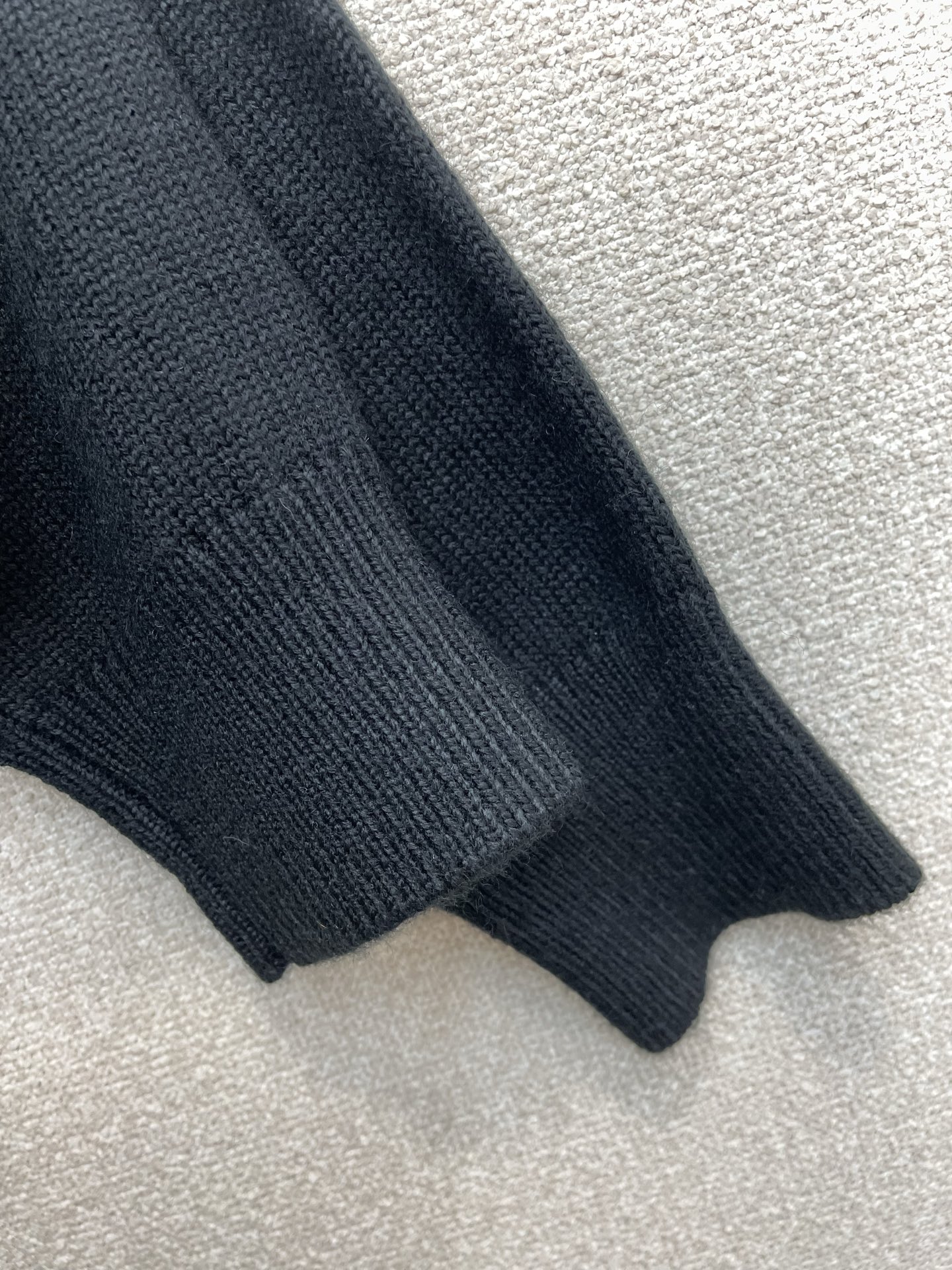 。lP🆕-Loro Piana诺悠翩雅💥砸锅卖铁都要上的新款！新款原单男士休闲毛衣 高端定制 高端版本 