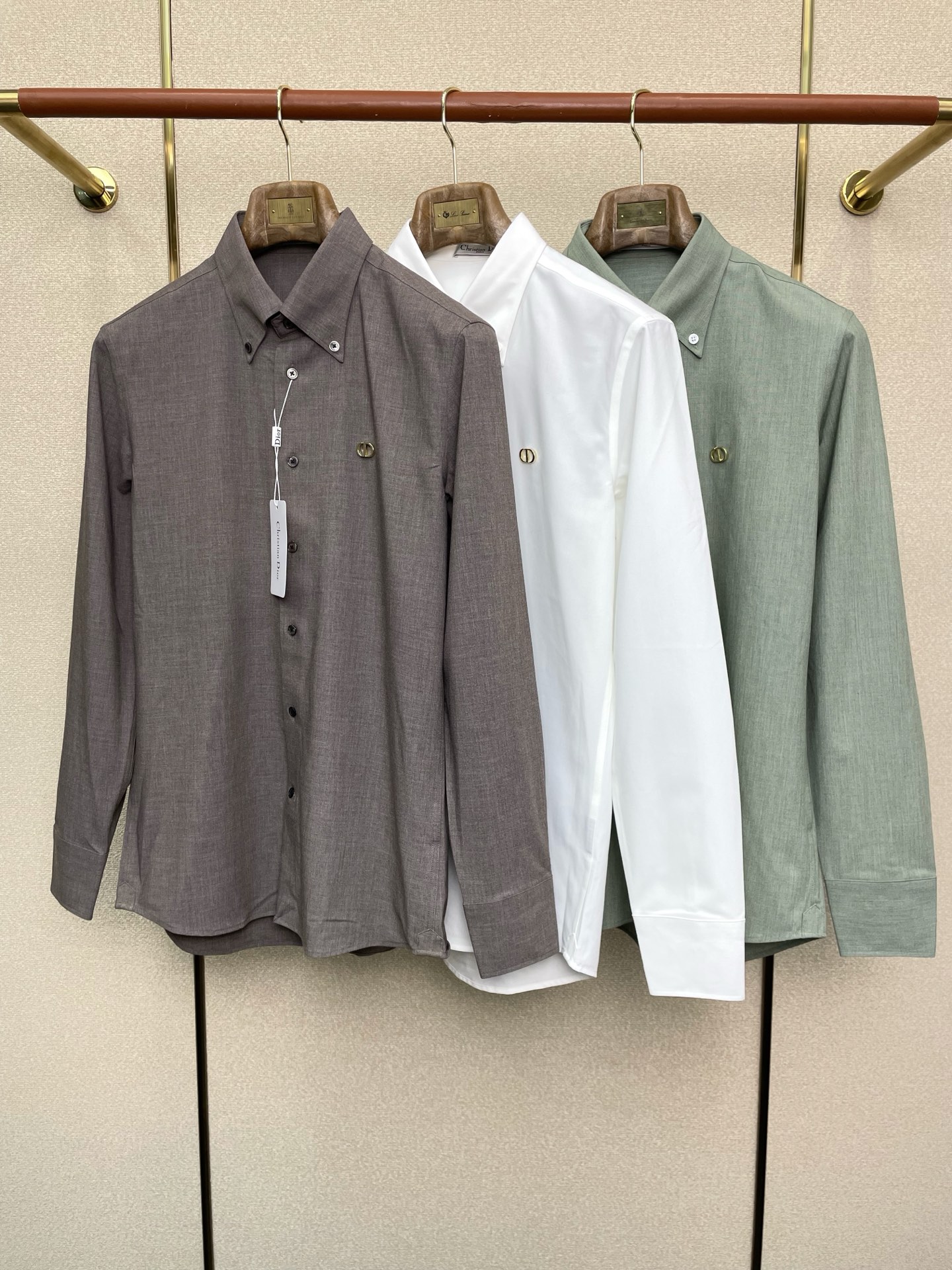 NO:654529,.Dior Dior exclusively provides new original men's casual long-sleeved shirts. High-end customization. High-end version. Fashionable and versatile imported fabrics. Super soft and delicate feel. Skin-friendly and comfortable to wear. High-end boutique. The upper body is exquisitely made by the factory. A must-have item for men. Three complete standards. Size M-3XL, dior, dior, shirts, alexander wang19860909.Dior迪奥独家专供新款原单男士休闲长袖衬衫 高端定制 高端版本 时尚百搭爆款进口面料 手感超柔软细腻 穿着亲肤舒适 高端精品 代工厂精细做上身非常赞 男士必备单品 三标齐全 码数M-3XL,,dior,dior,shirts,alexander wang,Men's clothing