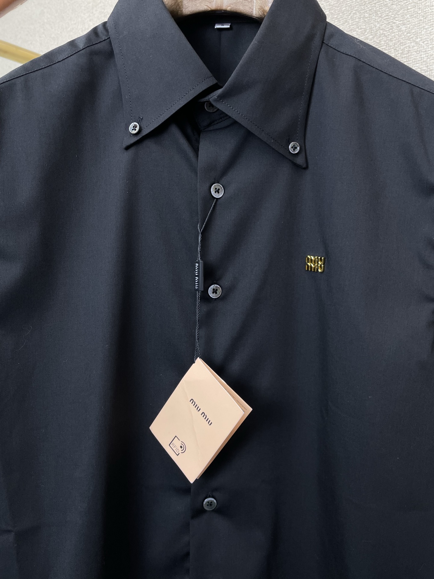 支持跨年售后！。Miumiu谬谬💥独家专供新款原单男士休闲长袖衬衫 高端定制 高端版本 时尚百搭爆款⚠️