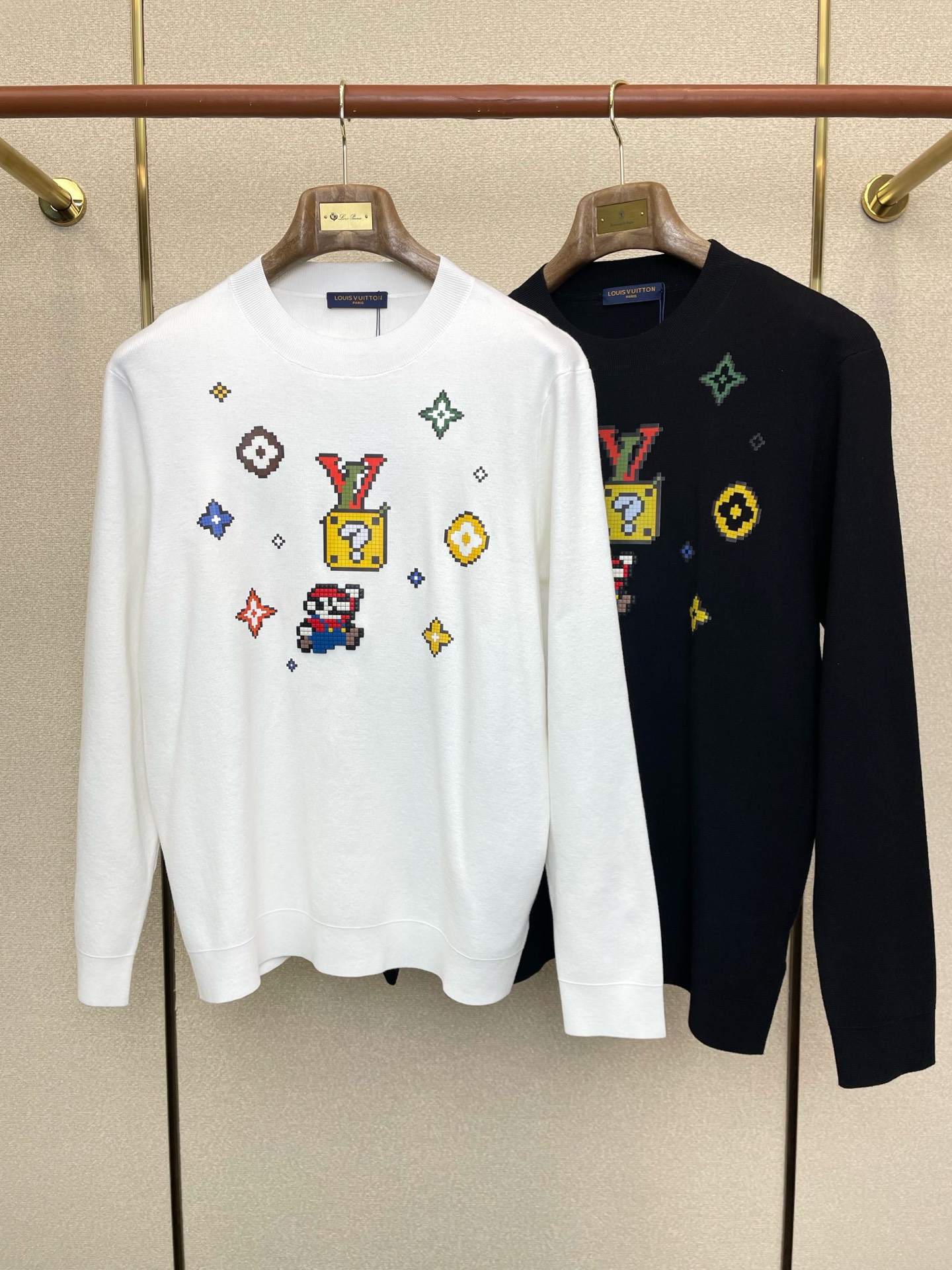 NO:654557,.Louis Vuitton Louis Vuitton exclusively provides new original men's casual sweaters. High-end customization. High-end version. Fashionable and versatile imported fabrics. Super soft and delicate feel. Skin-friendly and comfortable to wear. High-end boutique. The upper body is finely made by the factory. It is a must-have item for men. Three standards are complete. Size M-3XL,,louis vuitton,louis vuitton,sweaters,alexander wang19860909.Louis Vuitton路易威登独家专供新款原单男士休闲毛衣 高端定制 高端版本 时尚百搭爆款进口面料 手感超柔软细腻 穿着亲肤舒适 高端精品 代工厂精细做上身非常赞 男士必备单品 三标齐全 码数M-3XL,,louis vuitton,louis vuitton,sweaters,alexander wang,Men's clothing