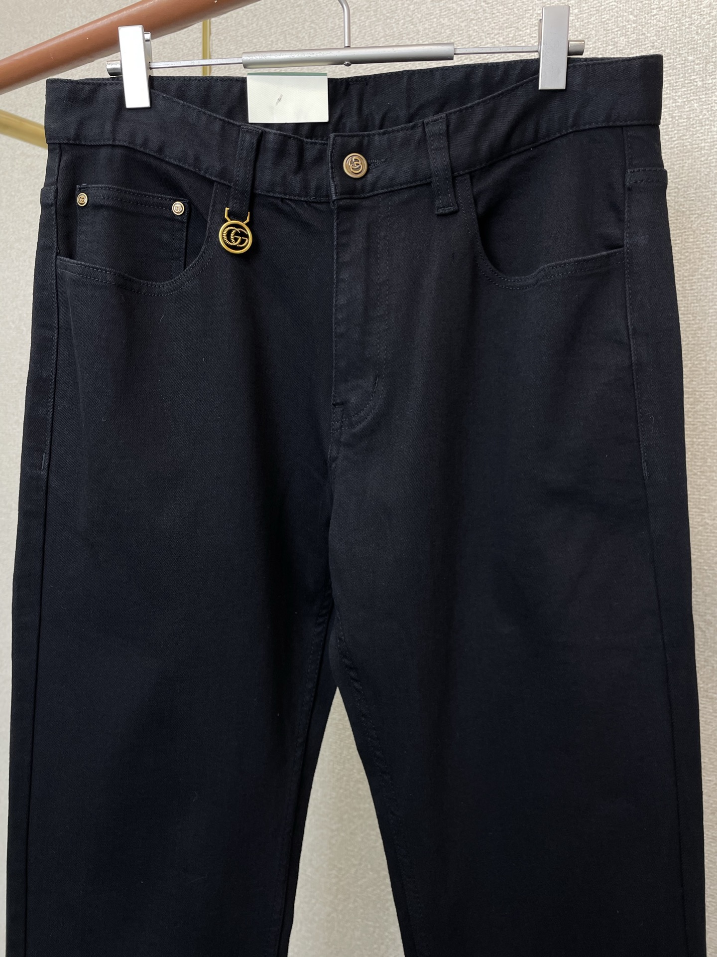 。Gucci古驰💥砸锅卖铁都要上的新款新款休闲牛仔裤👖高端版本 专柜定制面料 透气舒适度高，细节无可挑剔