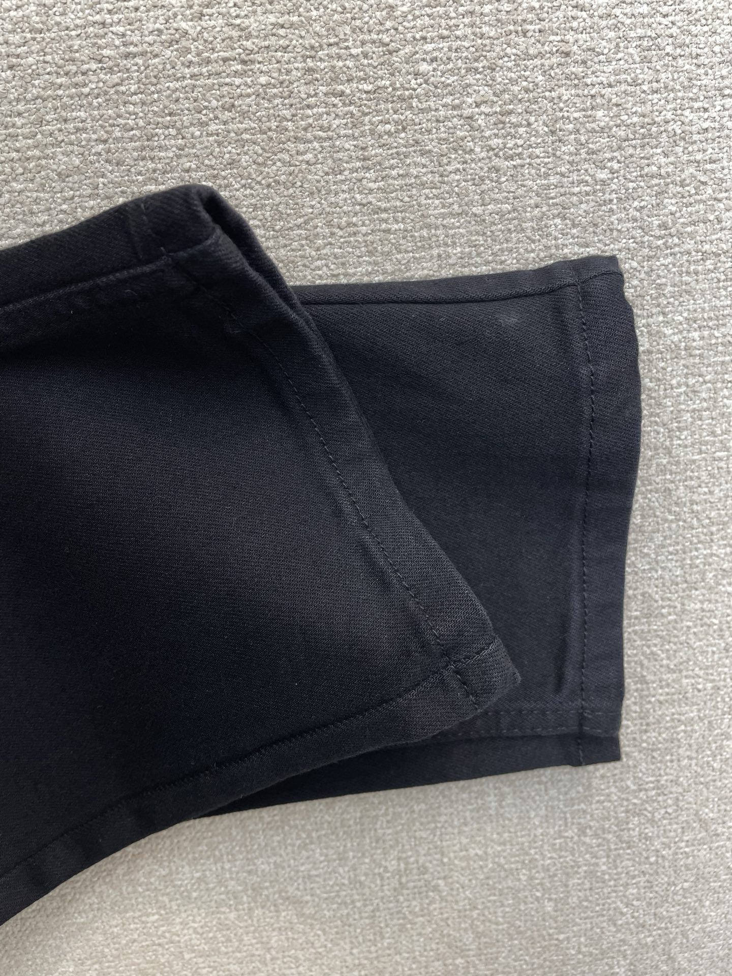 。Gucci古驰💥砸锅卖铁都要上的新款新款休闲牛仔裤👖高端版本 专柜定制面料 透气舒适度高，细节无可挑剔