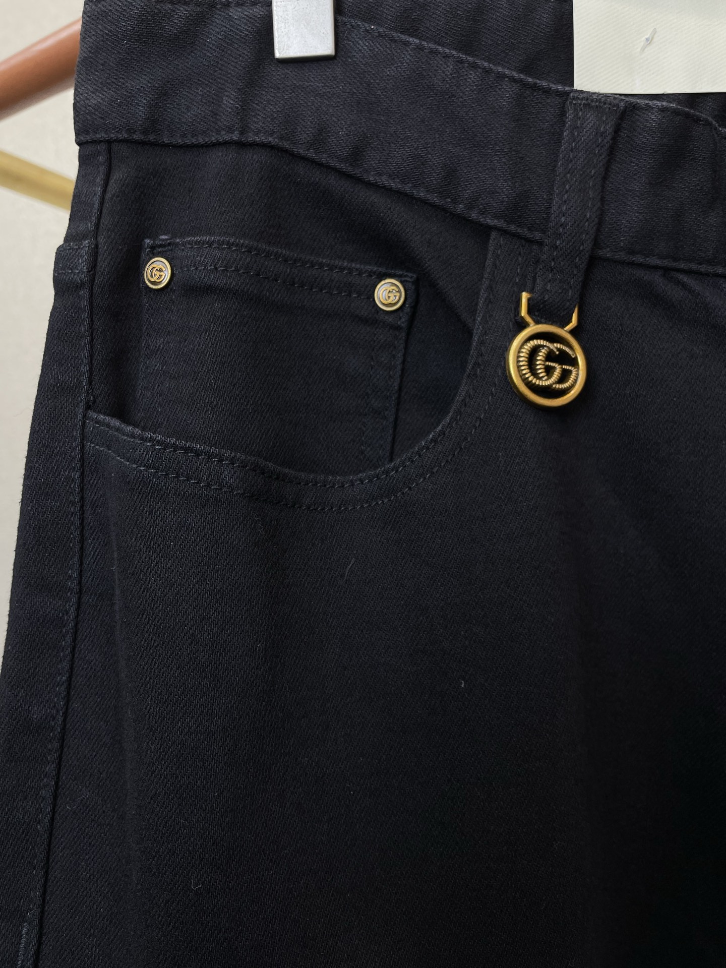 。Gucci古驰💥砸锅卖铁都要上的新款新款休闲牛仔裤👖高端版本 专柜定制面料 透气舒适度高，细节无可挑剔