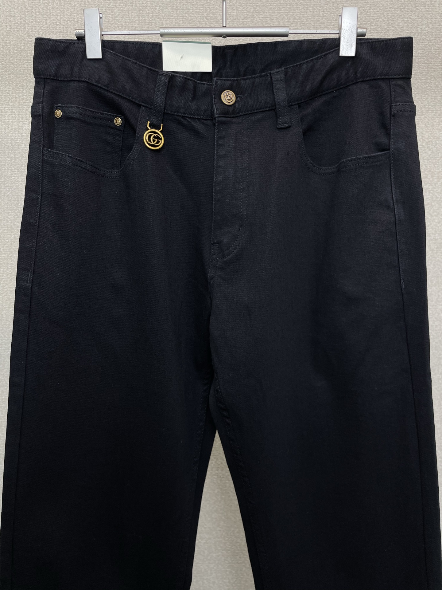 。Gucci古驰💥砸锅卖铁都要上的新款新款休闲牛仔裤👖高端版本 专柜定制面料 透气舒适度高，细节无可挑剔