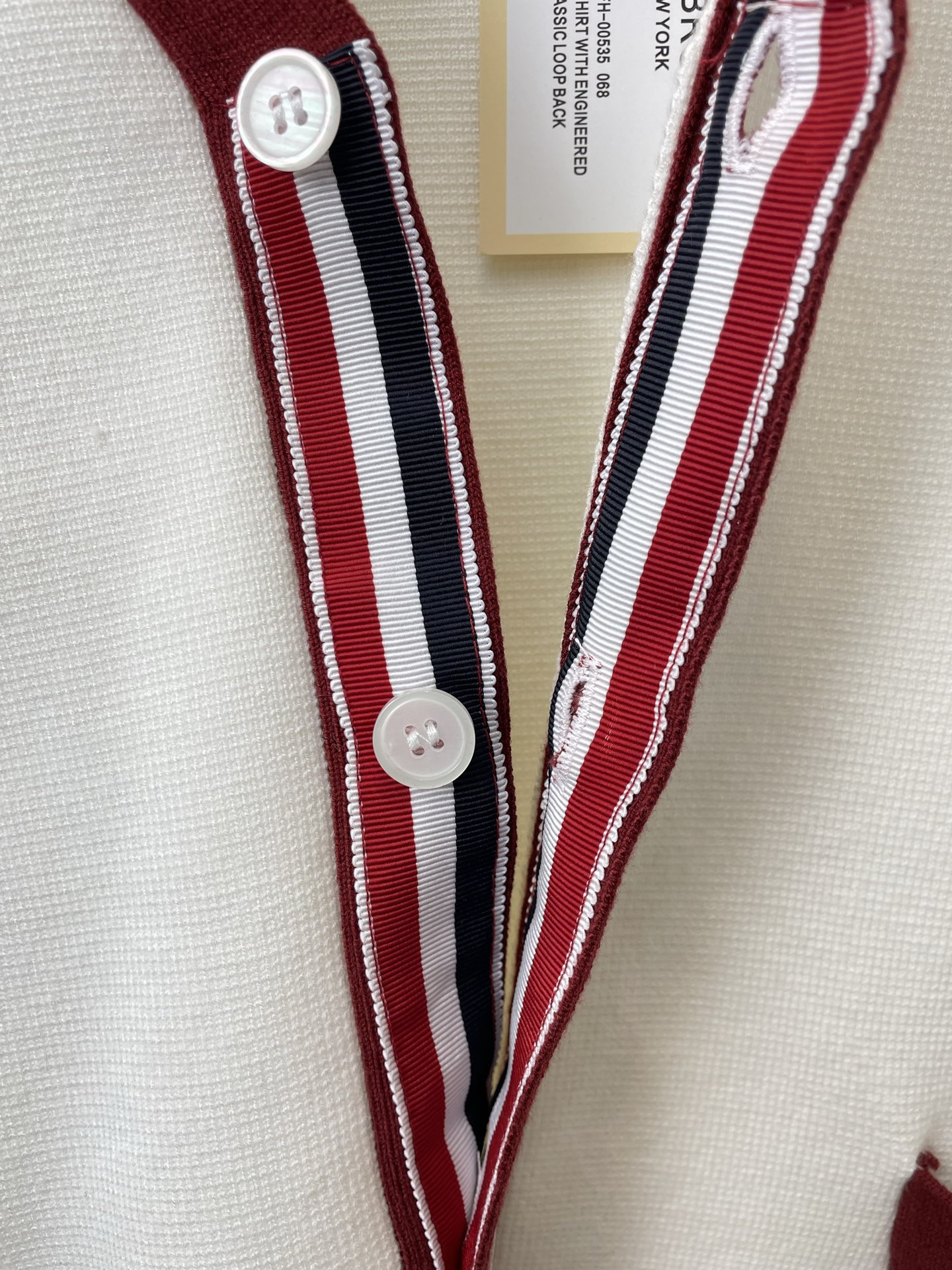 。Thom Browne汤姆布朗💥砸锅卖铁都要上的新款新款原单男士毛衣衫 V领条纹针织衫 高端定制 高端