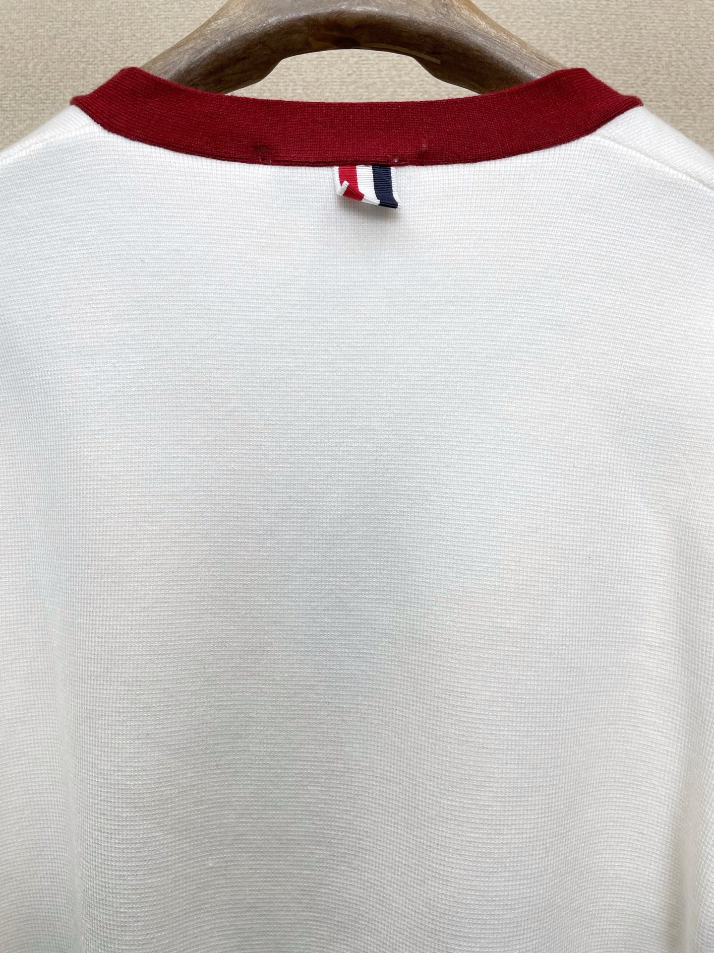 。Thom Browne汤姆布朗💥砸锅卖铁都要上的新款新款原单男士毛衣衫 V领条纹针织衫 高端定制 高端