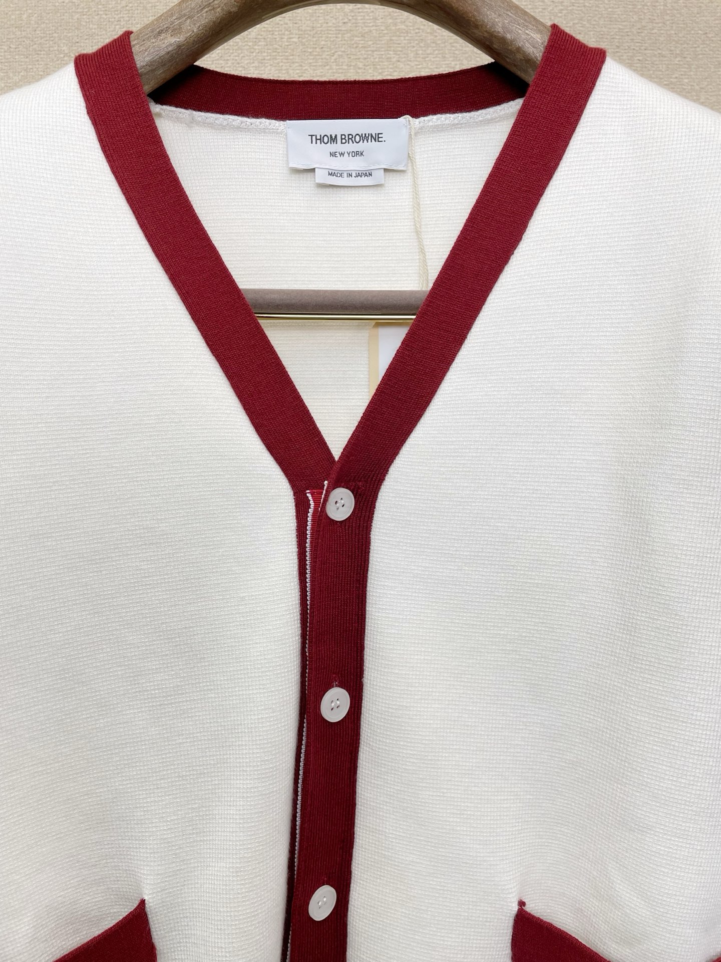 。Thom Browne汤姆布朗💥砸锅卖铁都要上的新款新款原单男士毛衣衫 V领条纹针织衫 高端定制 高端