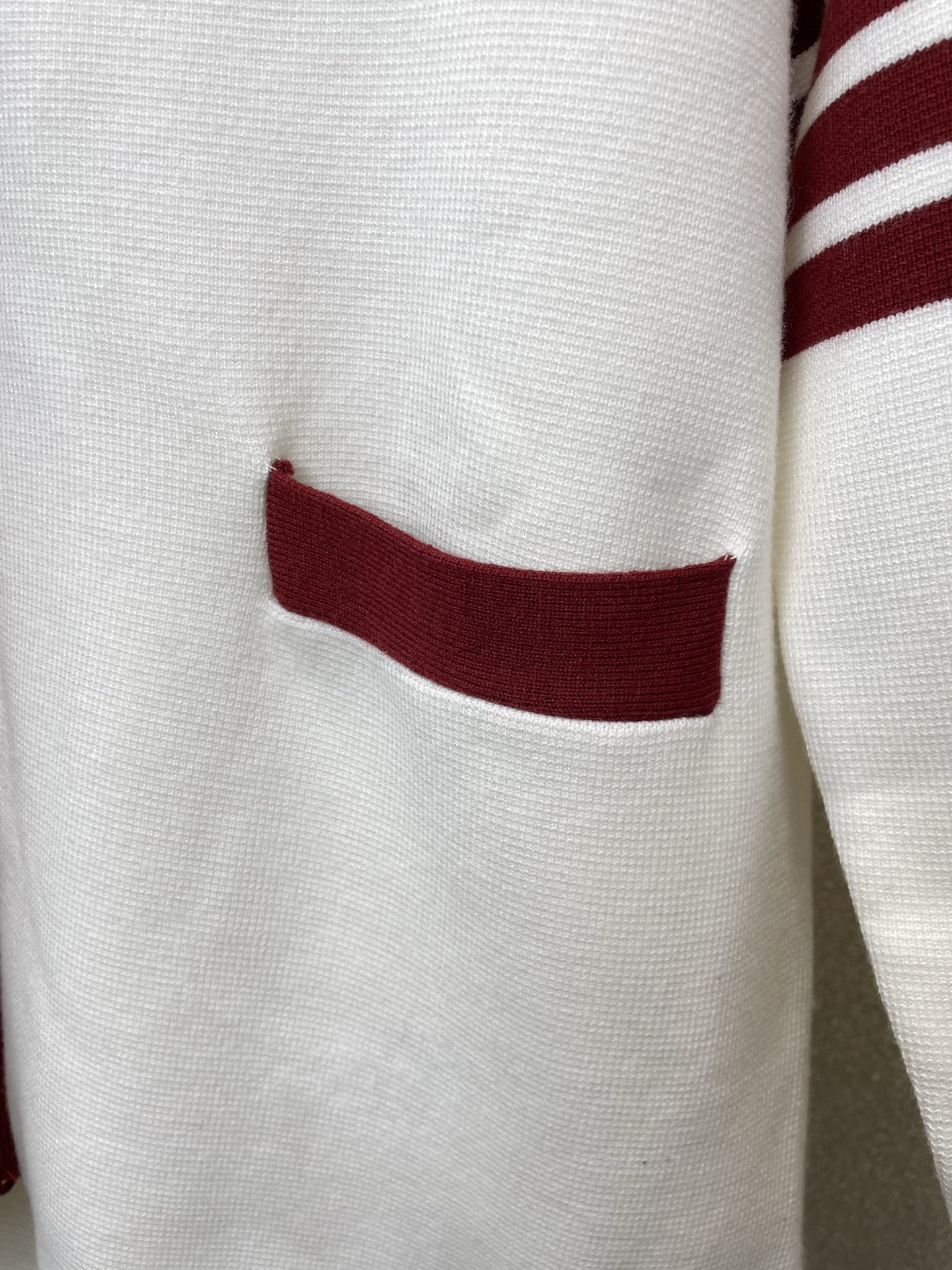 。Thom Browne汤姆布朗💥砸锅卖铁都要上的新款新款原单男士毛衣衫 V领条纹针织衫 高端定制 高端