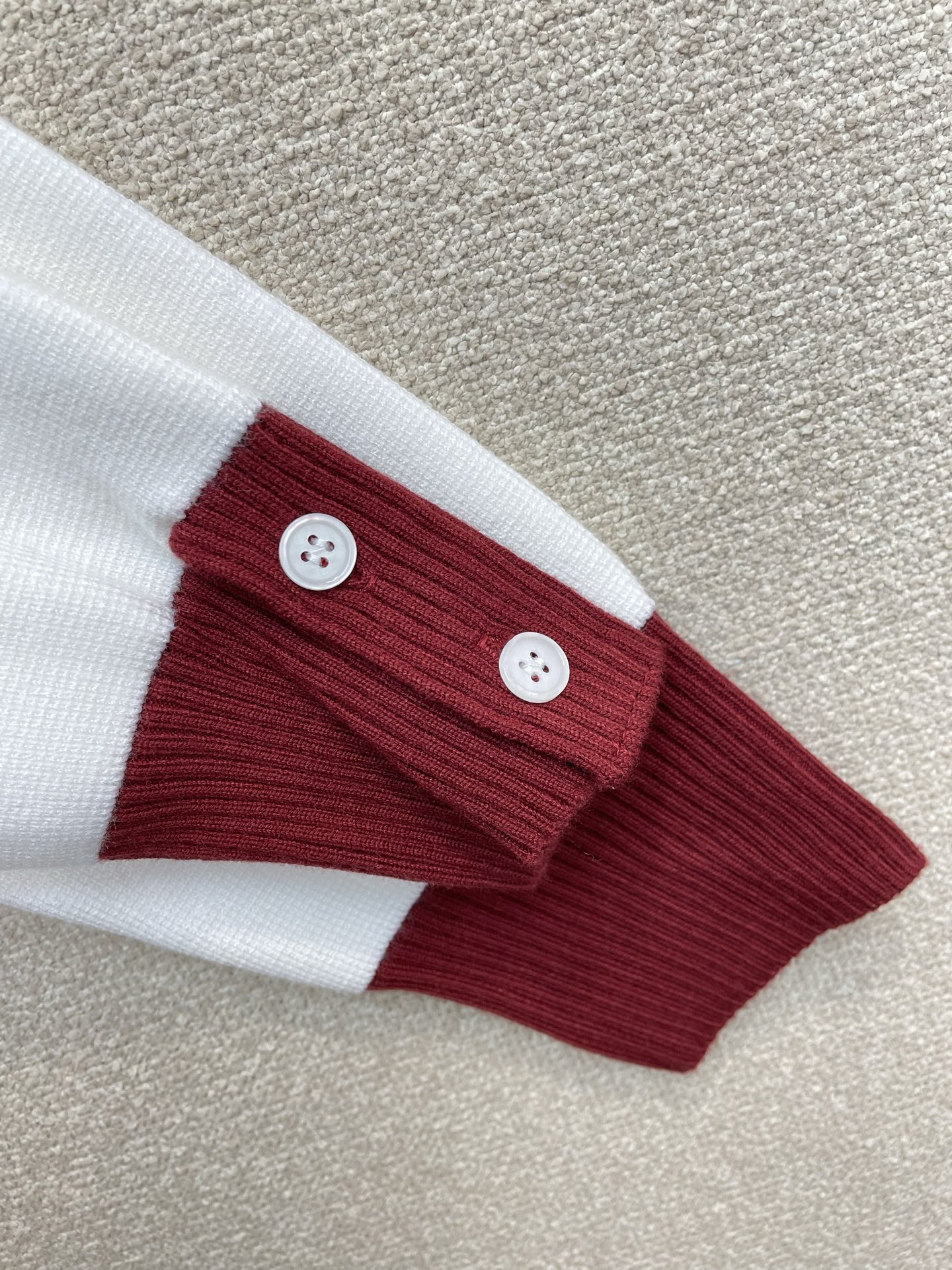 。Thom Browne汤姆布朗💥砸锅卖铁都要上的新款新款原单男士毛衣衫 V领条纹针织衫 高端定制 高端