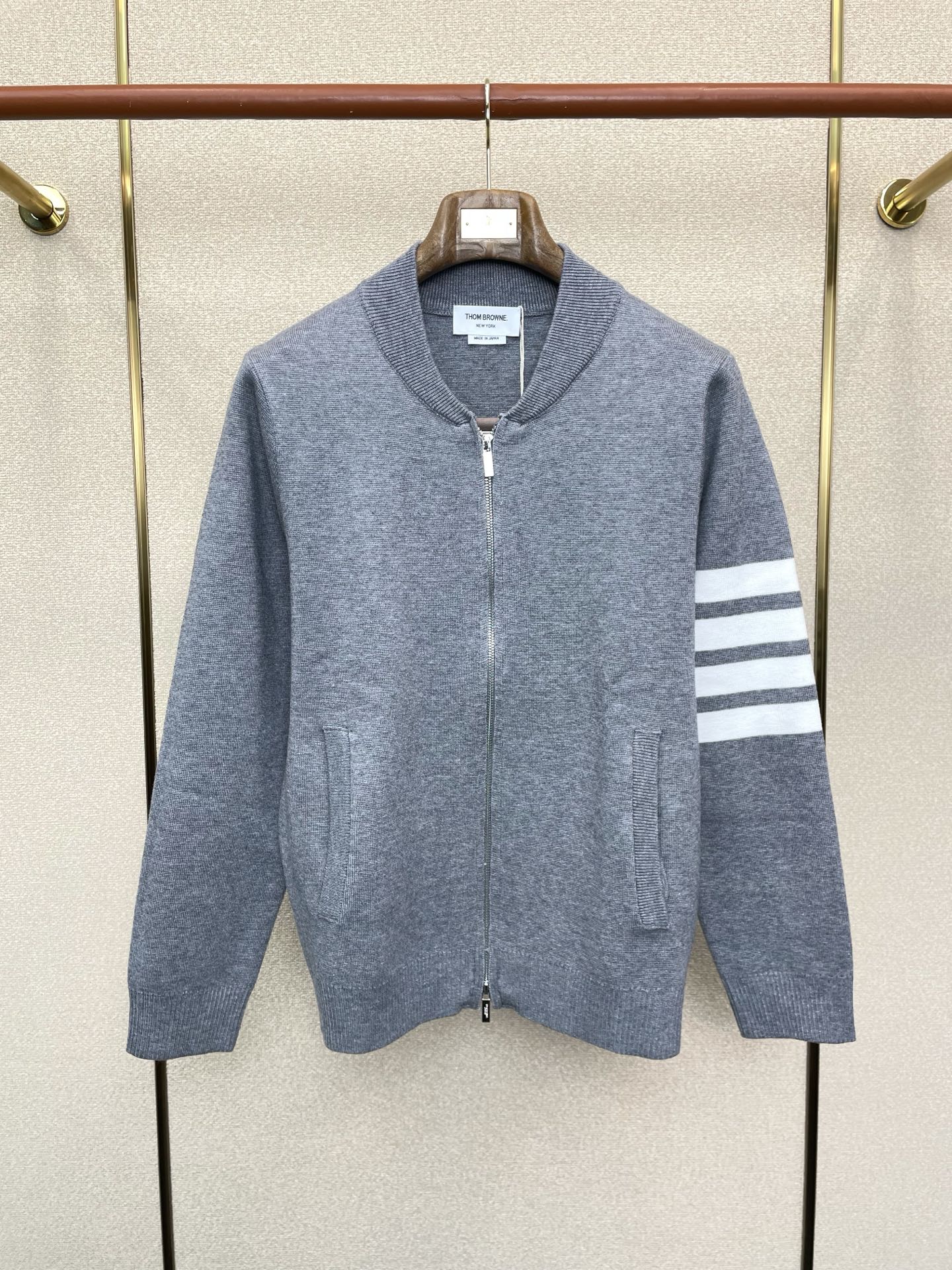 。Thom Browne汤姆布朗💥砸锅卖铁都要上的新款！新款原单男士拉链毛衣 高端定制 高端版本 时尚百