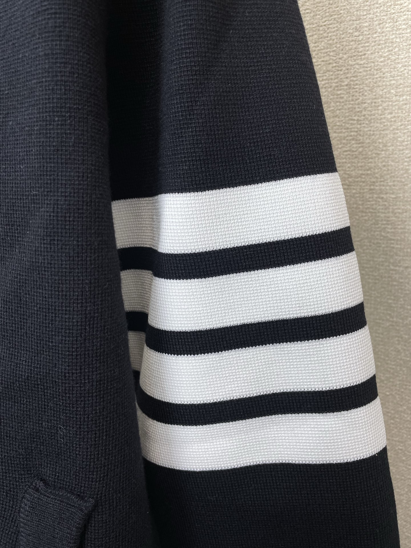 。Thom Browne汤姆布朗💥砸锅卖铁都要上的新款！新款原单男士拉链毛衣 高端定制 高端版本 时尚百