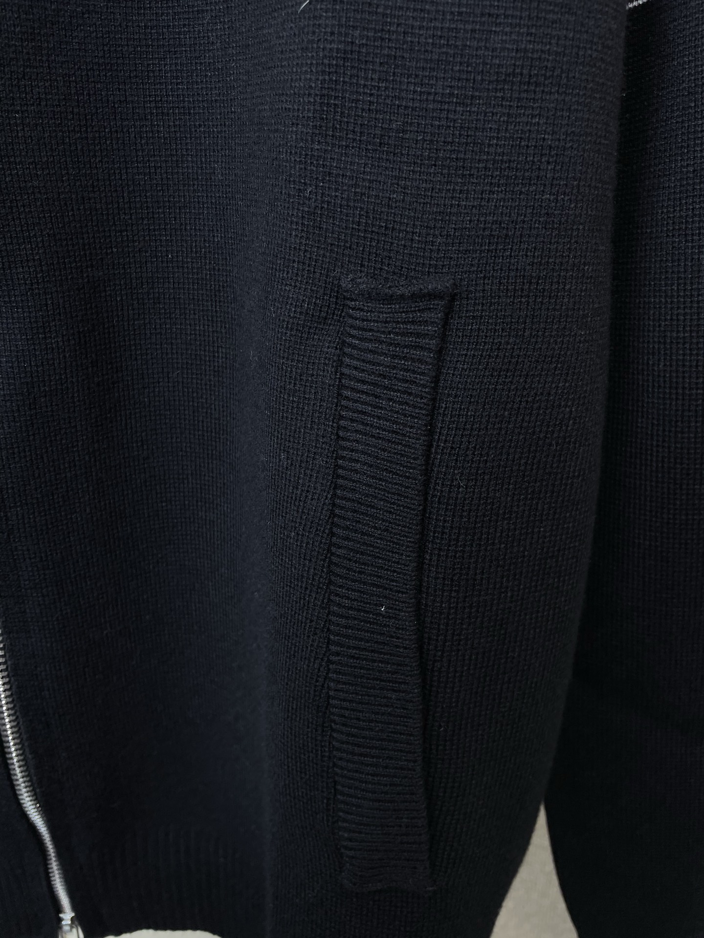 。Thom Browne汤姆布朗💥砸锅卖铁都要上的新款！新款原单男士拉链毛衣 高端定制 高端版本 时尚百