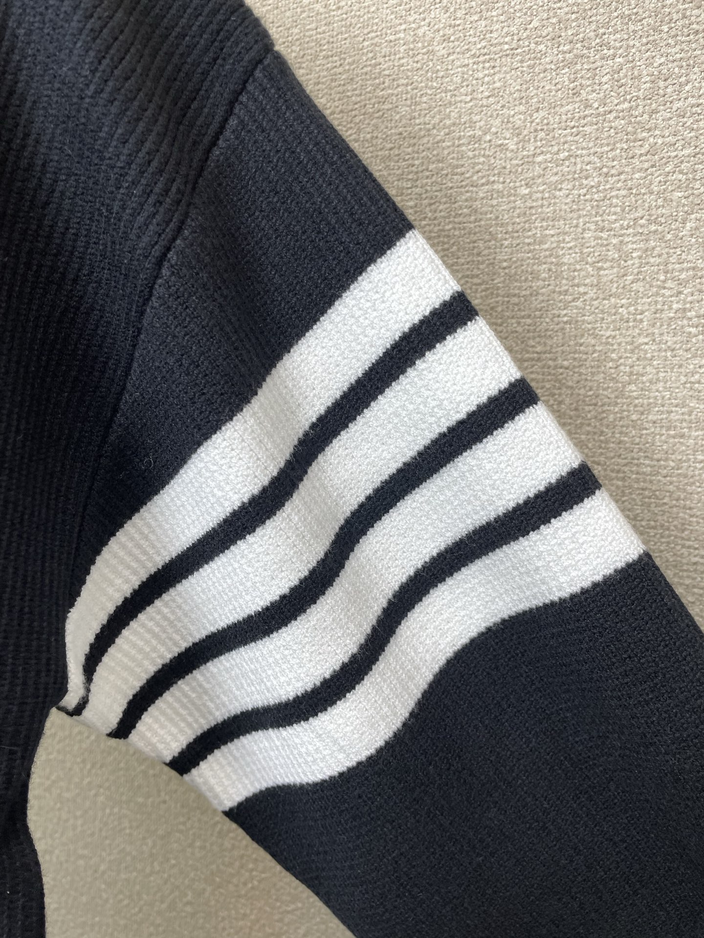 。Thom Browne汤姆布朗💥砸锅卖铁都要上的新款！新款原单男士拉链毛衣 高端定制 高端版本 时尚百