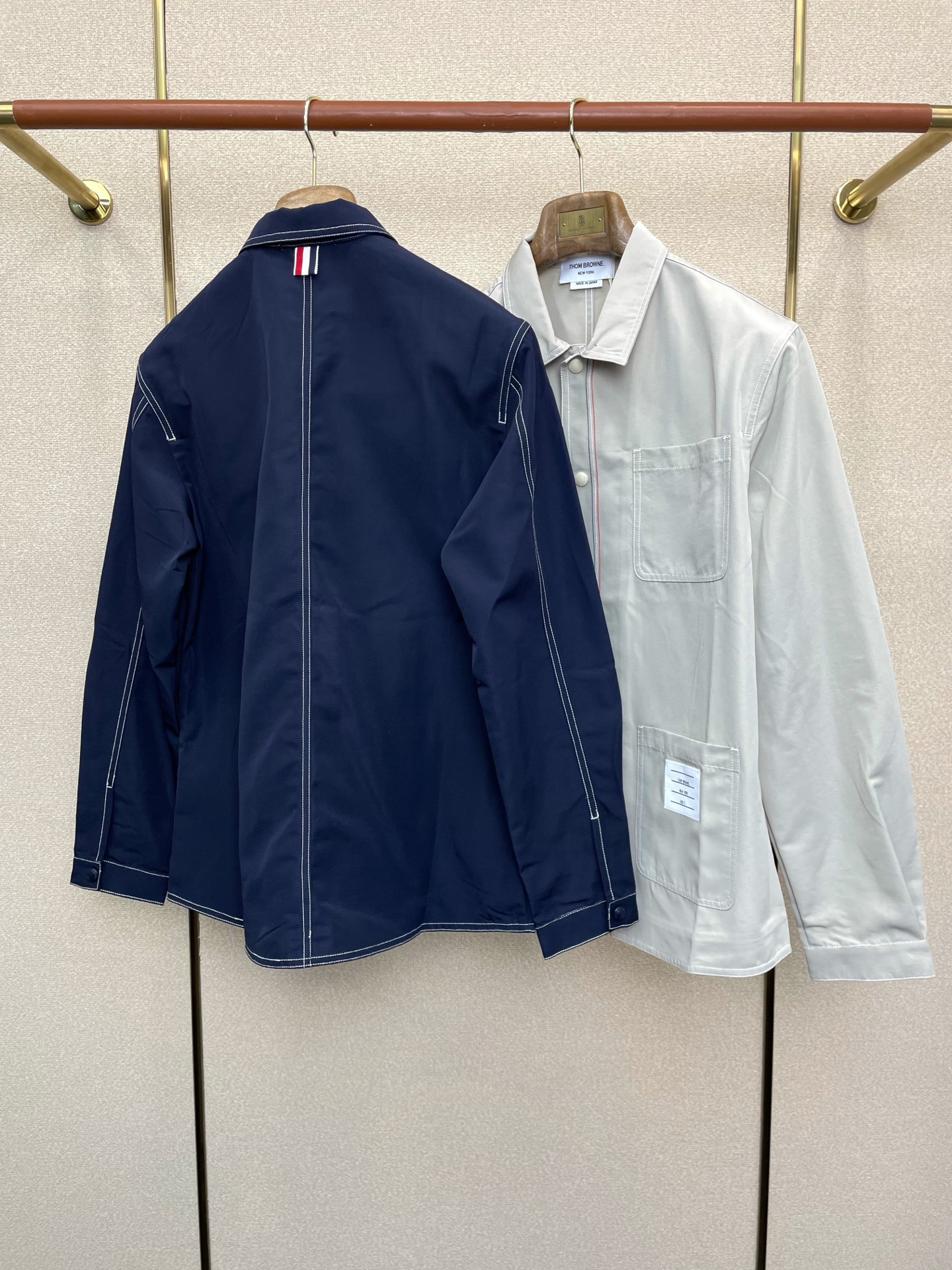 。Thom Browne汤姆布朗💥砸锅卖铁都要上的新款新款原单男士按扣夹克 衬衫领夹克外套 高端定制 高