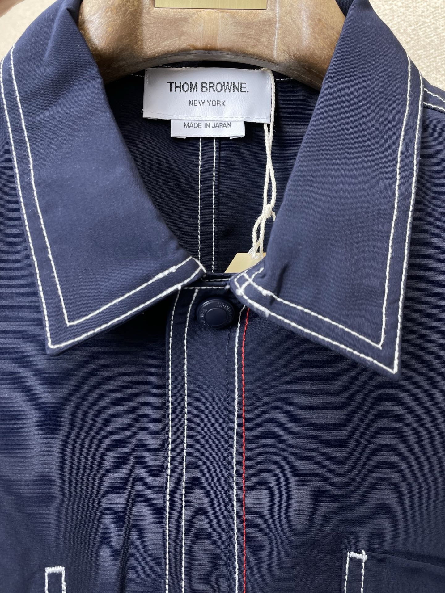 。Thom Browne汤姆布朗💥砸锅卖铁都要上的新款新款原单男士按扣夹克 衬衫领夹克外套 高端定制 高